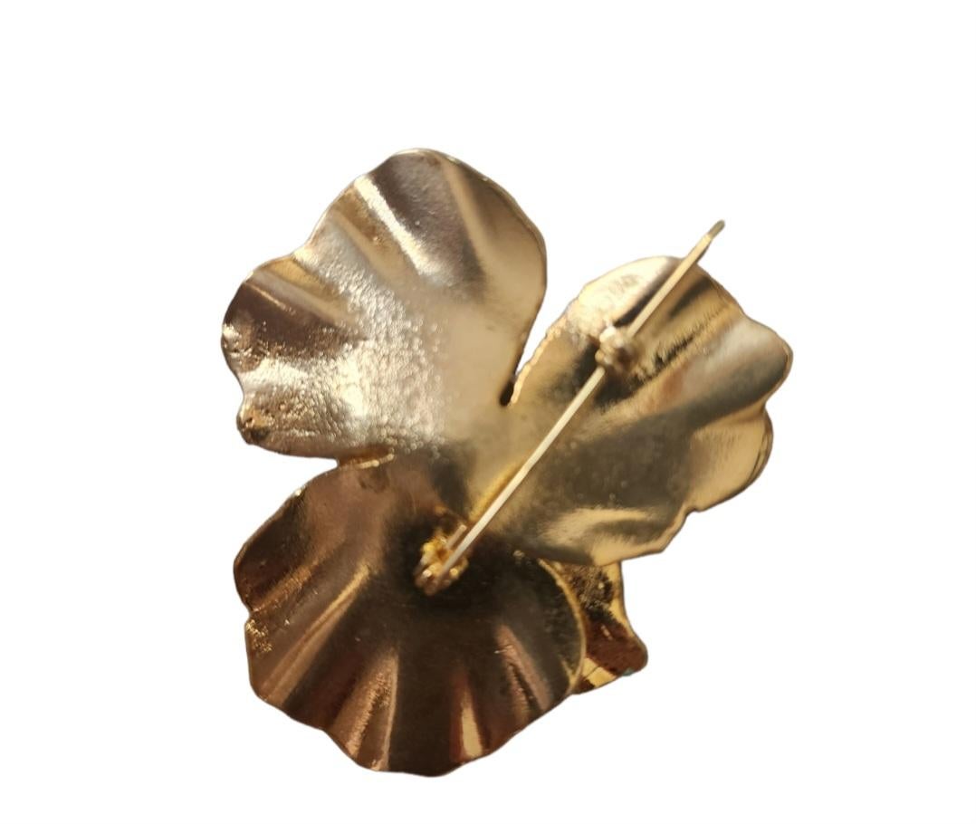 Ngg Jewelz Fleur Magnifique Collection
Wild Orchid ; 

The flower symbolism associated with the orchid is love, beauty, refinement, many children, thoughtfulness and mature charm. 

One of a kind signature Jewellery
24k gold plated bronz 
Hand