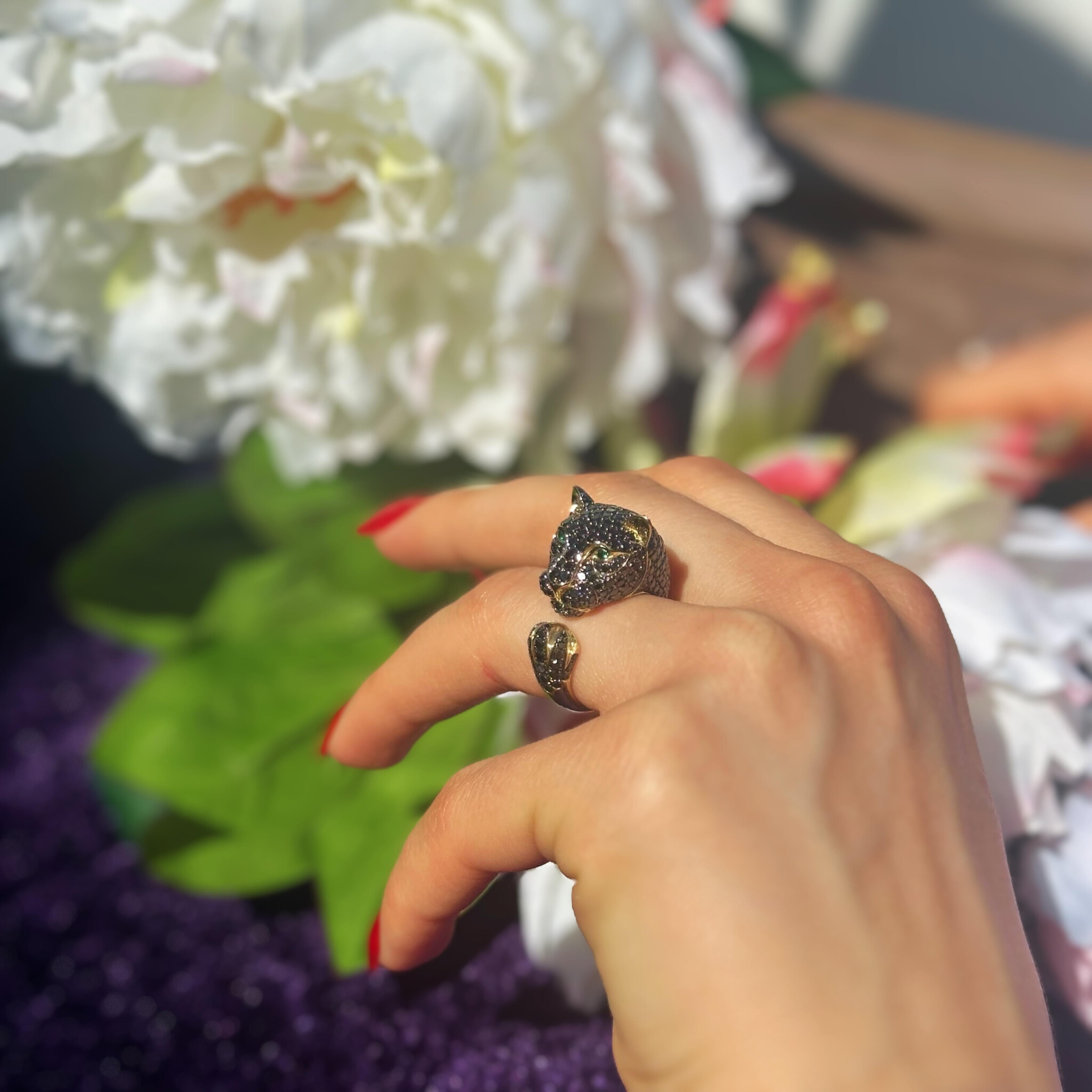 Pantera Salvaje Esmeralda Diamante Negro Amarillo Oro 18K Exclusivo en Nuevo estado para la venta en Genève, GE