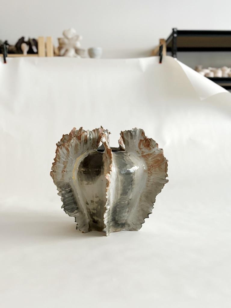 Wild Petal Sculpture with Kintsugi details In New Condition In Brooklyn, NY