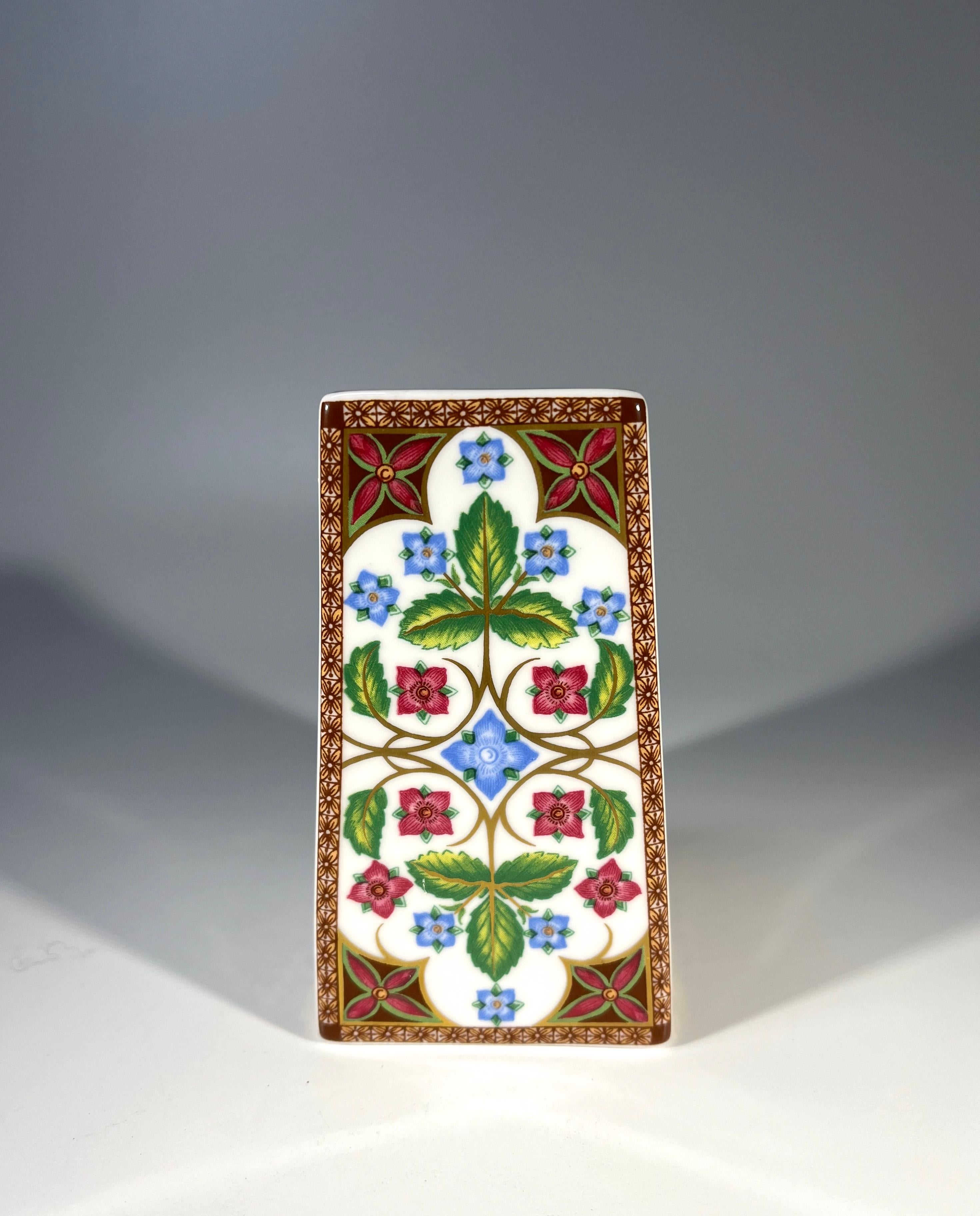 Wild Rose And Tile, English Spode Bone China Paperweight im Zustand „Hervorragend“ im Angebot in Rothley, Leicestershire