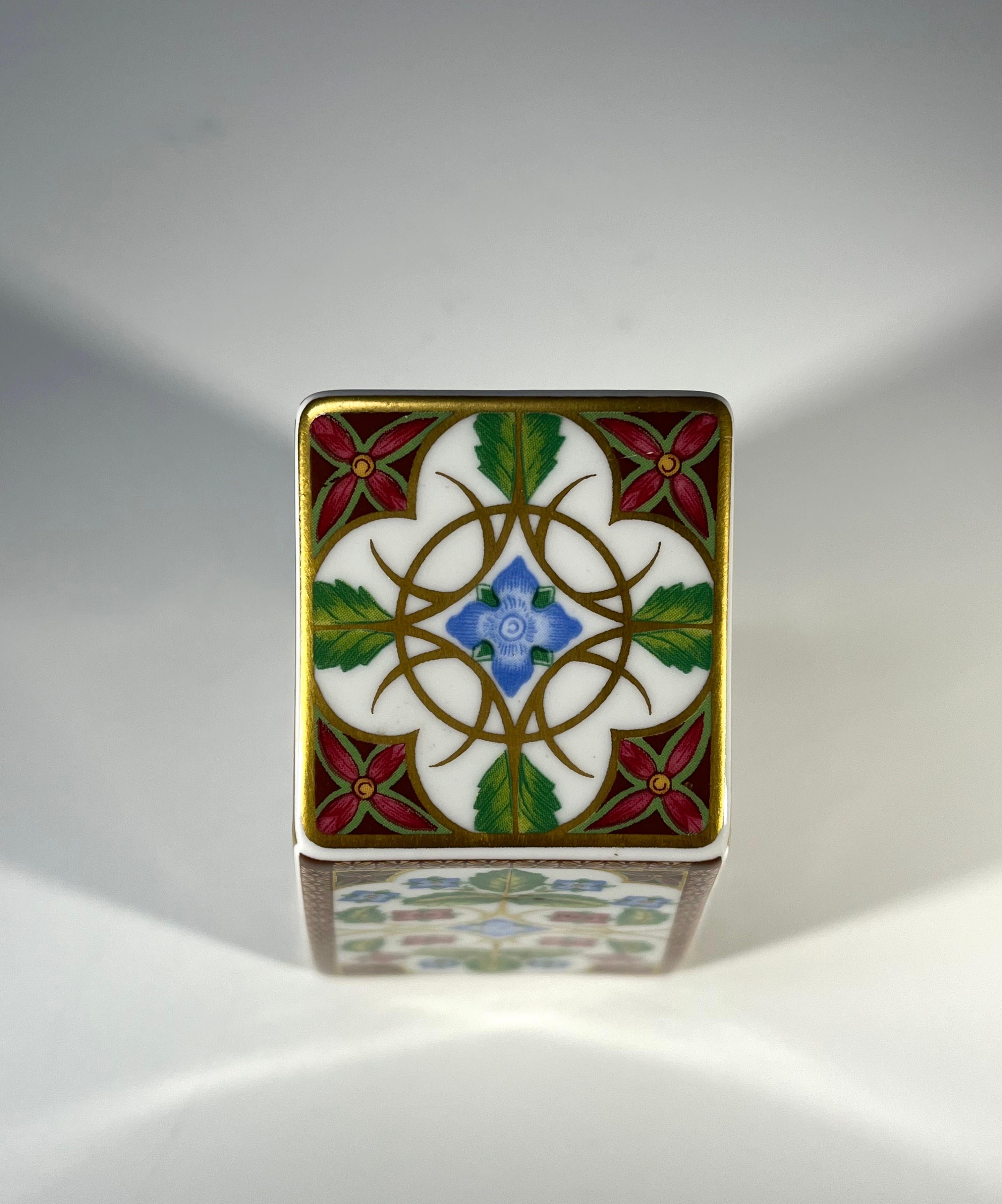 Wild Rose And Tile, English Spode Bone China Paperweight im Angebot 1