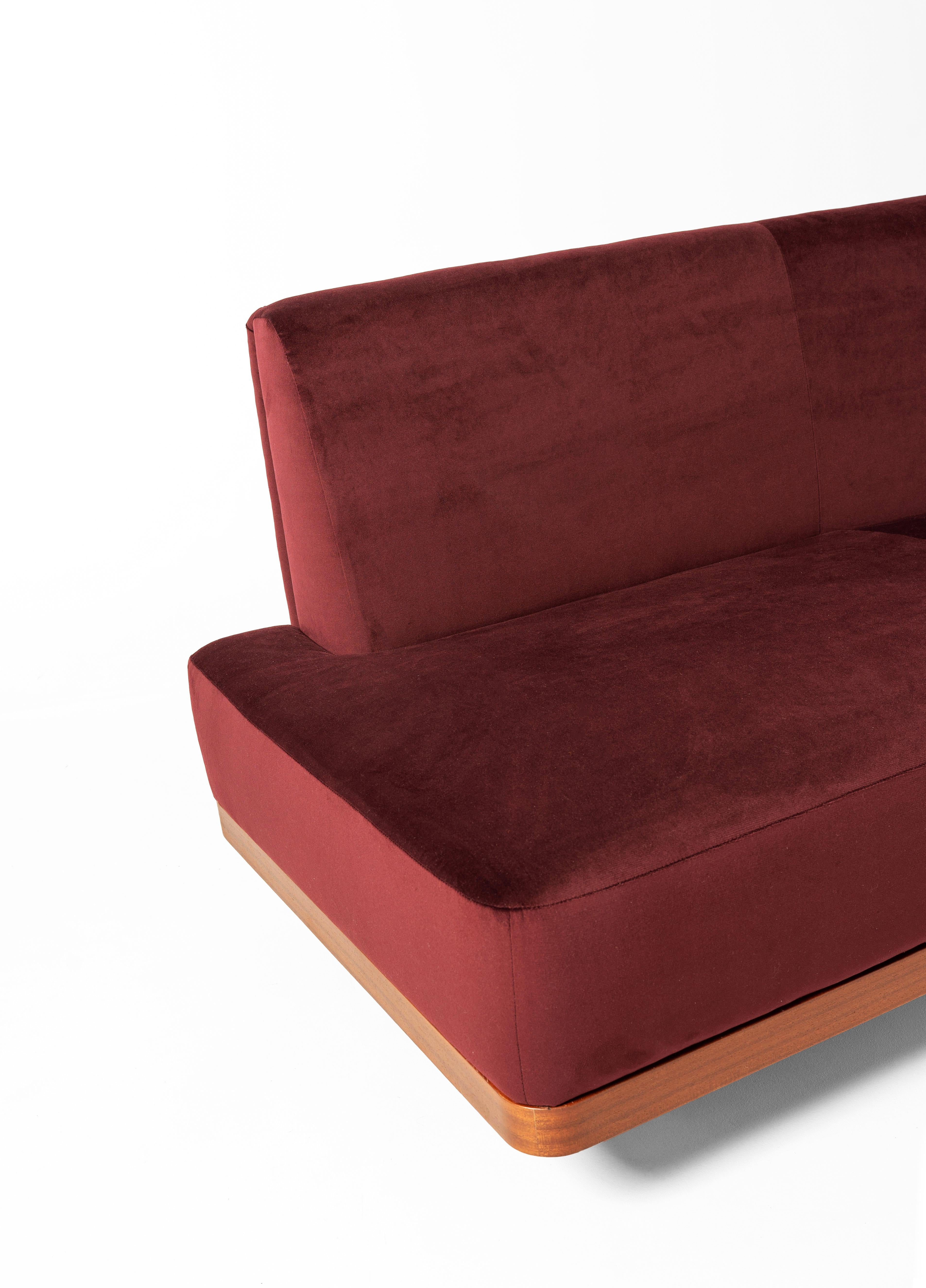 WILD SIDE Curved Red Wine Sofa with Giraffe-Inlaid Low Table by Lorenza Bozzoli In New Condition For Sale In Lentate sul Seveso, Monza e Brianza