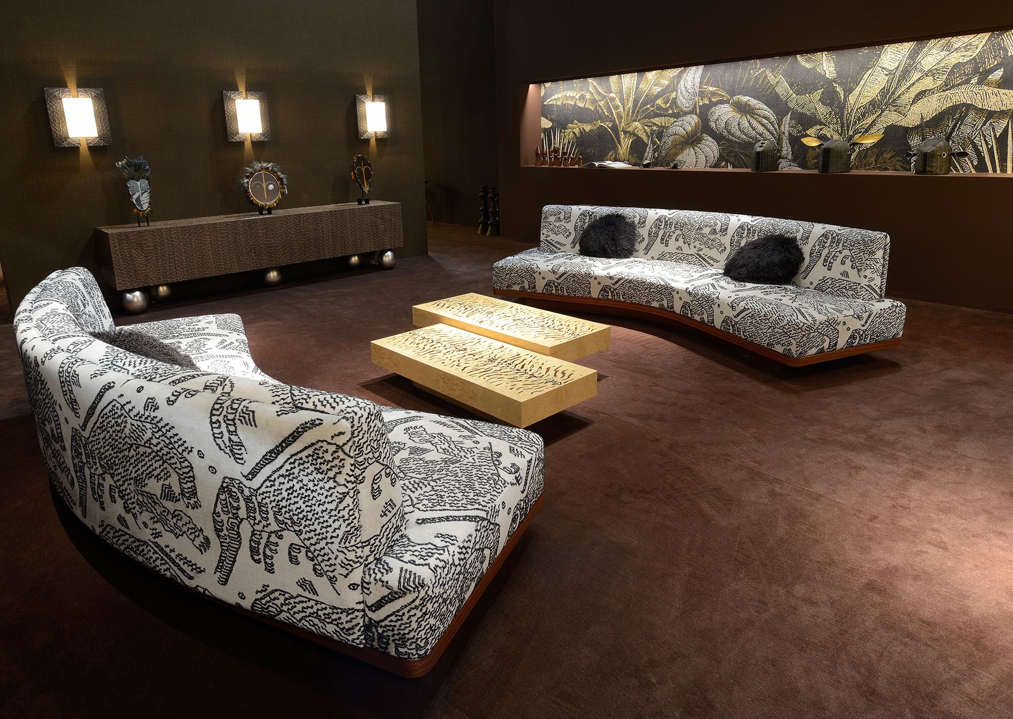 This sofa, adorned with a distinctive giraffe-striped inlay, brings the wild into your living space with an exotic allure. Accompanied by a low table featuring the same mesmerizing pattern, this ensemble is a statement of sophistication.

Crafted