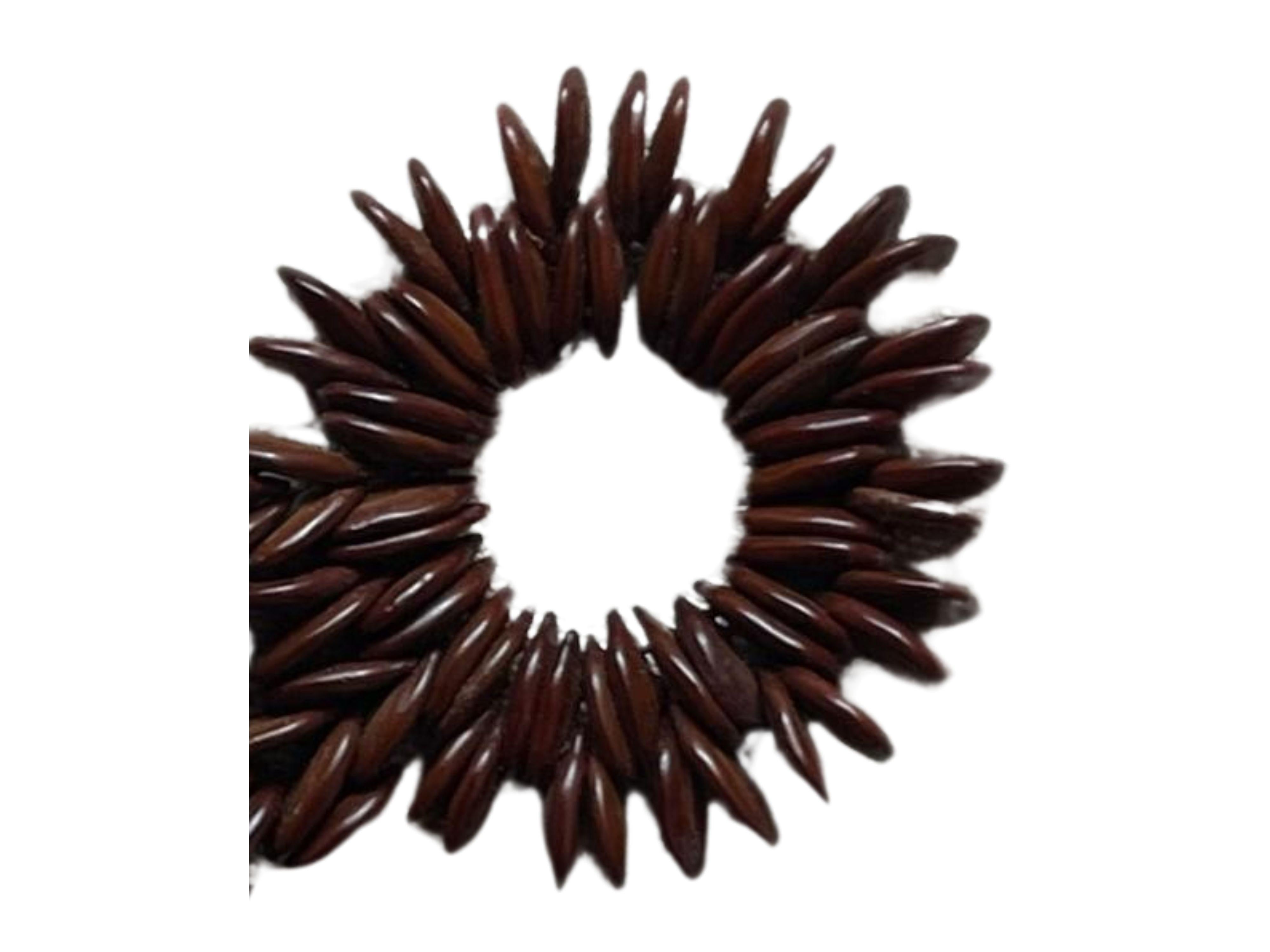 Ti presentiamo il braccialetto Botanique Wild Tears, un capolavoro di artigianato tradizionale meticolosamente realizzato a mano con semi di tamarindo selvatico. Questo intricato braccialetto fatto a mano, disponibile in vendita, intreccia le