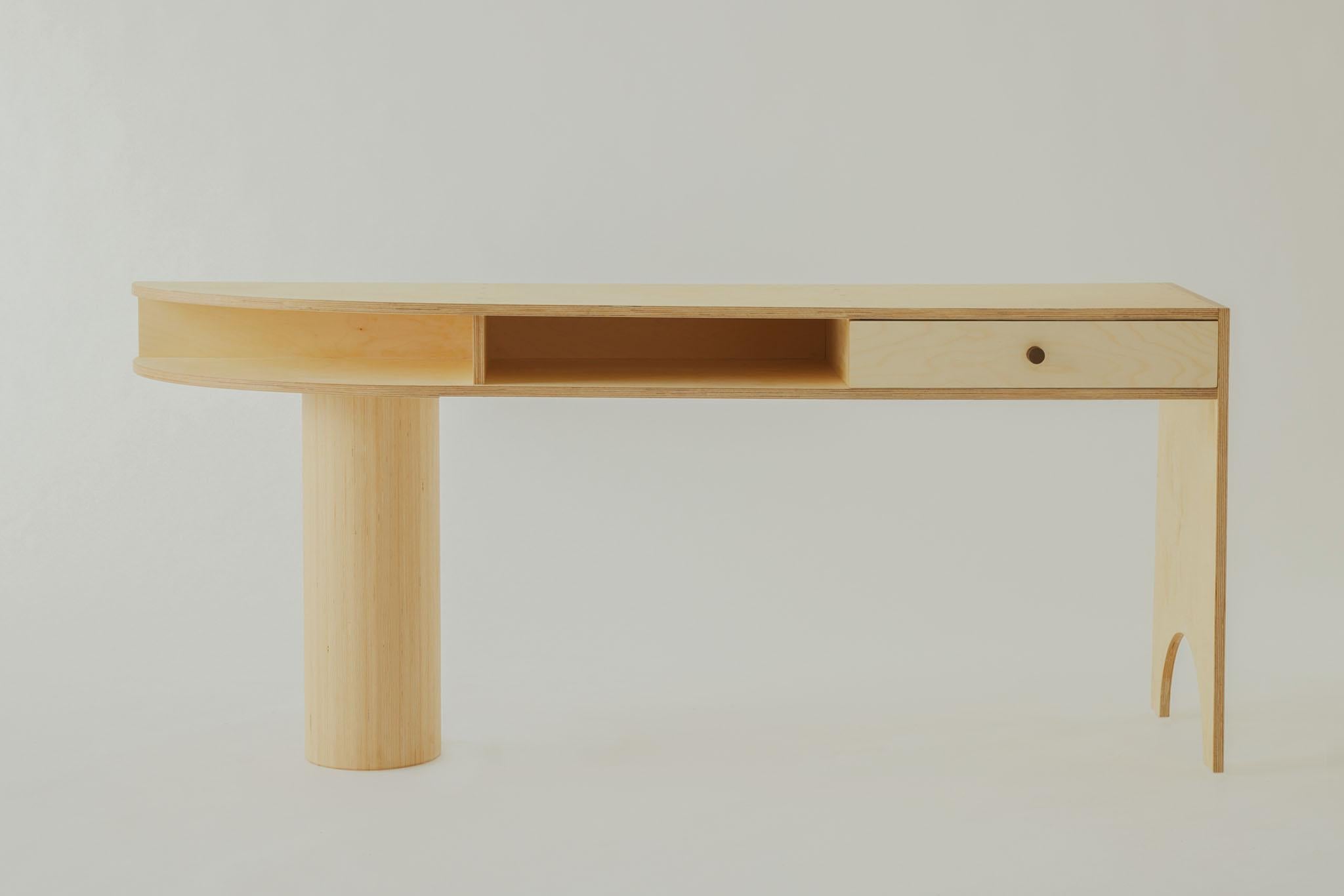 Wild Willy's Woodshop Contemporary Curved Birch Pillar Desk In New Condition For Sale In Brooklyn, NY