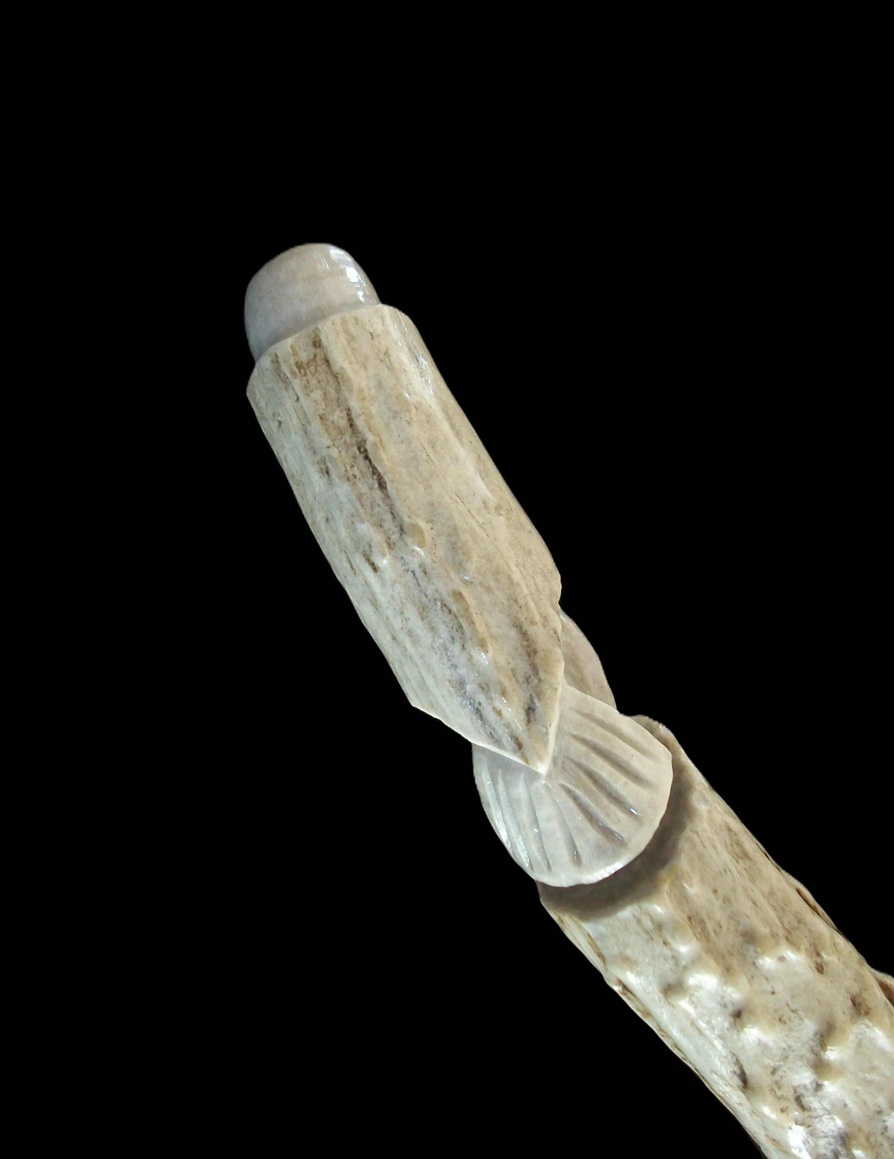 WILDE - Inuit Deer Antler & Stone Carving of an Eagle - Canada - Circa 2004 For Sale 3
