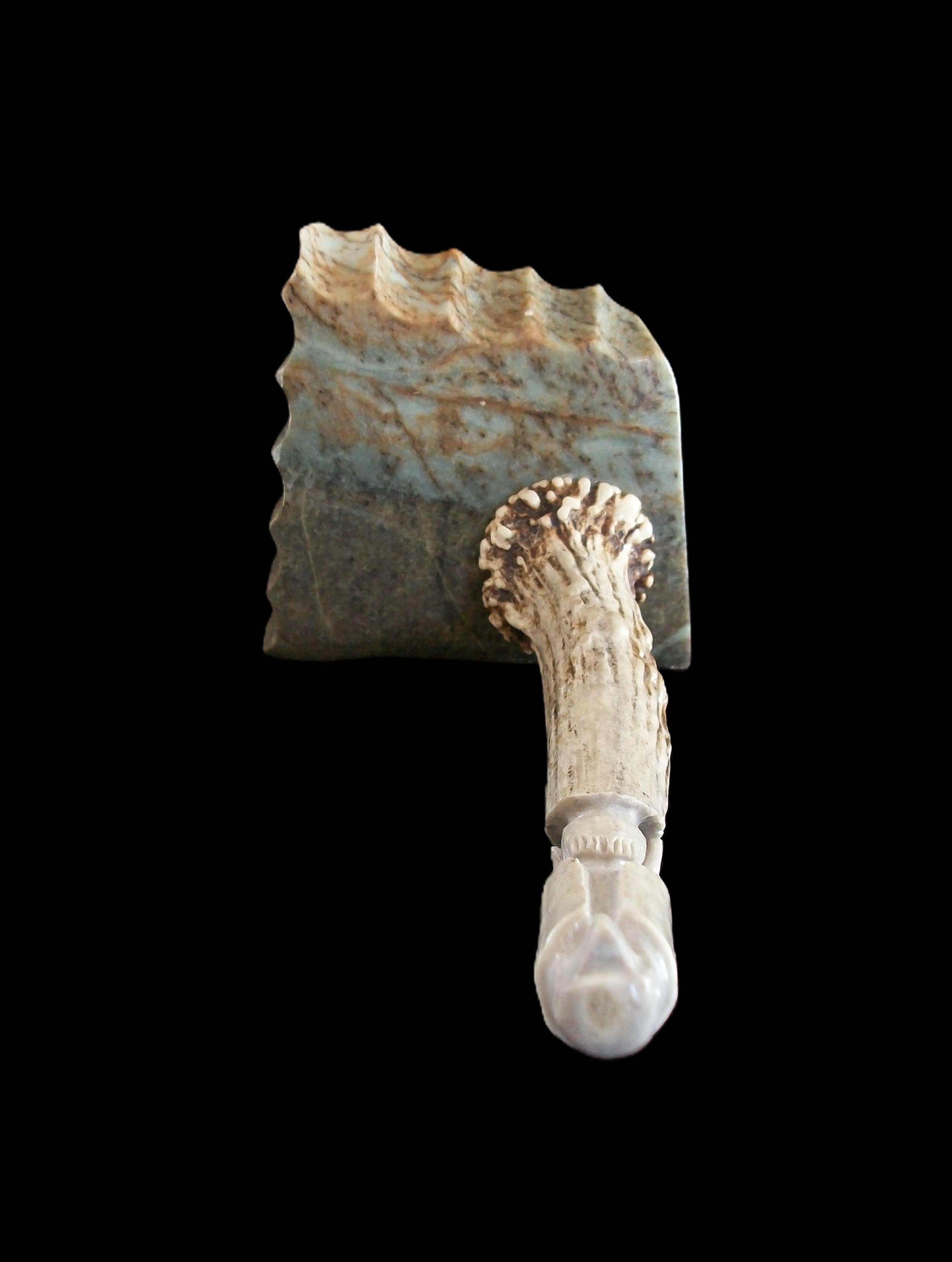 WILDE - Inuit Deer Antler & Stone Carving of an Eagle - Canada - Circa 2004 For Sale 4
