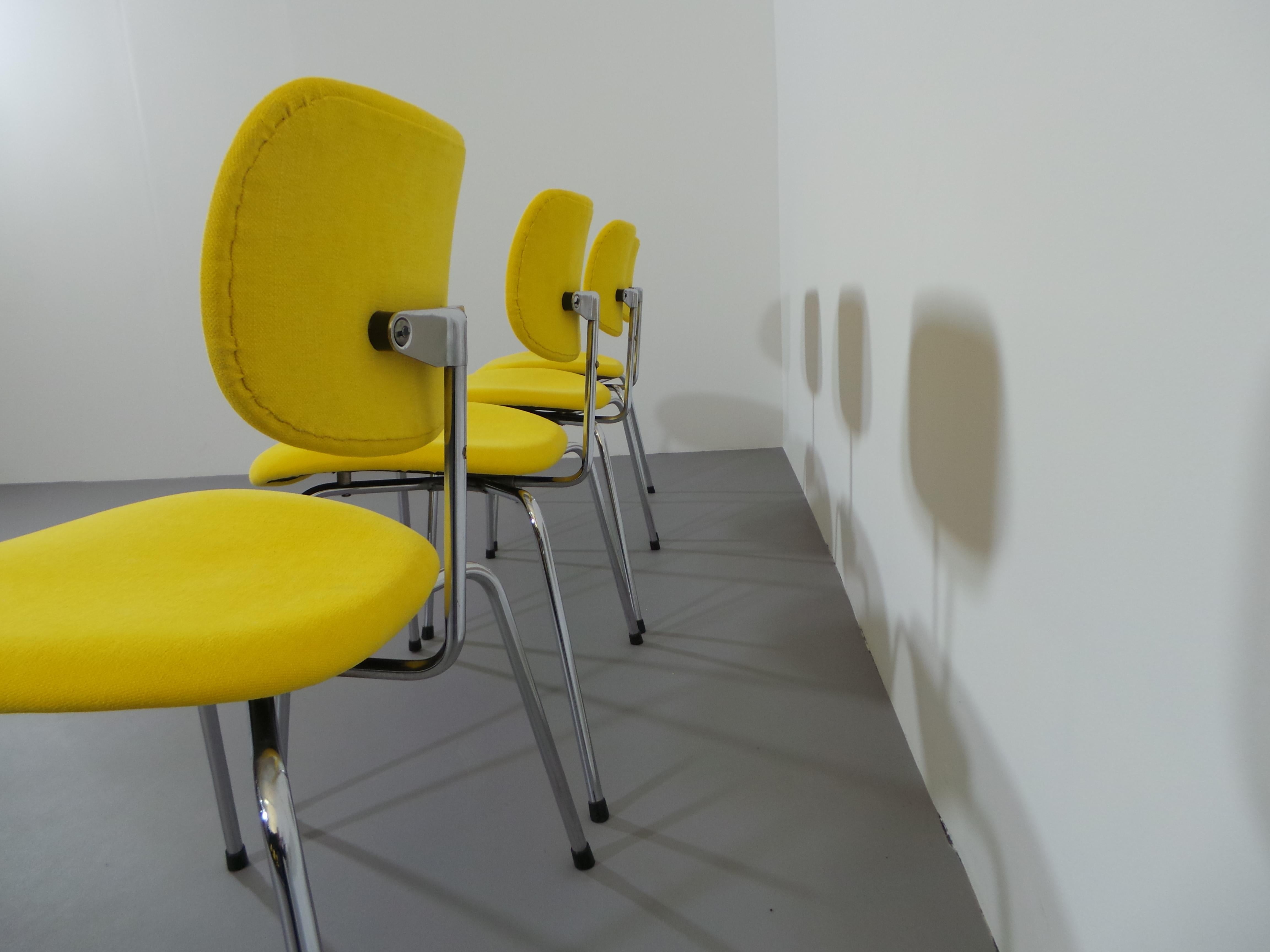 Wilde & Spieth Four Chairs Model Se 68 by Egon Eiermann in Yellow Fabric In Good Condition For Sale In Köln, NRW