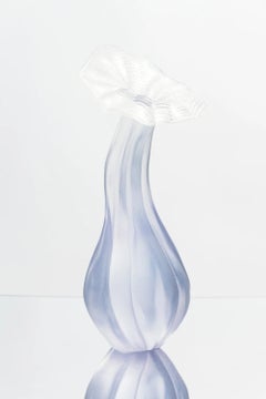 Escultura abstracta moderna grande Wildflower en resina fundida púrpura de Karen Atta