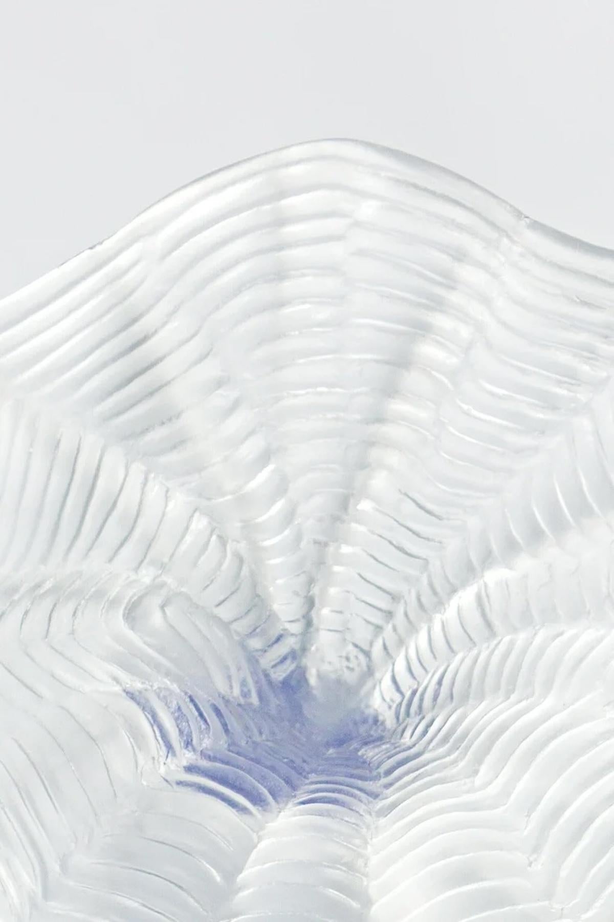 Modello in scala di fiori selvatici, scultura astratta moderna in resina viola di Karen Atta In condizioni Nuovo in vendita a New York, NY