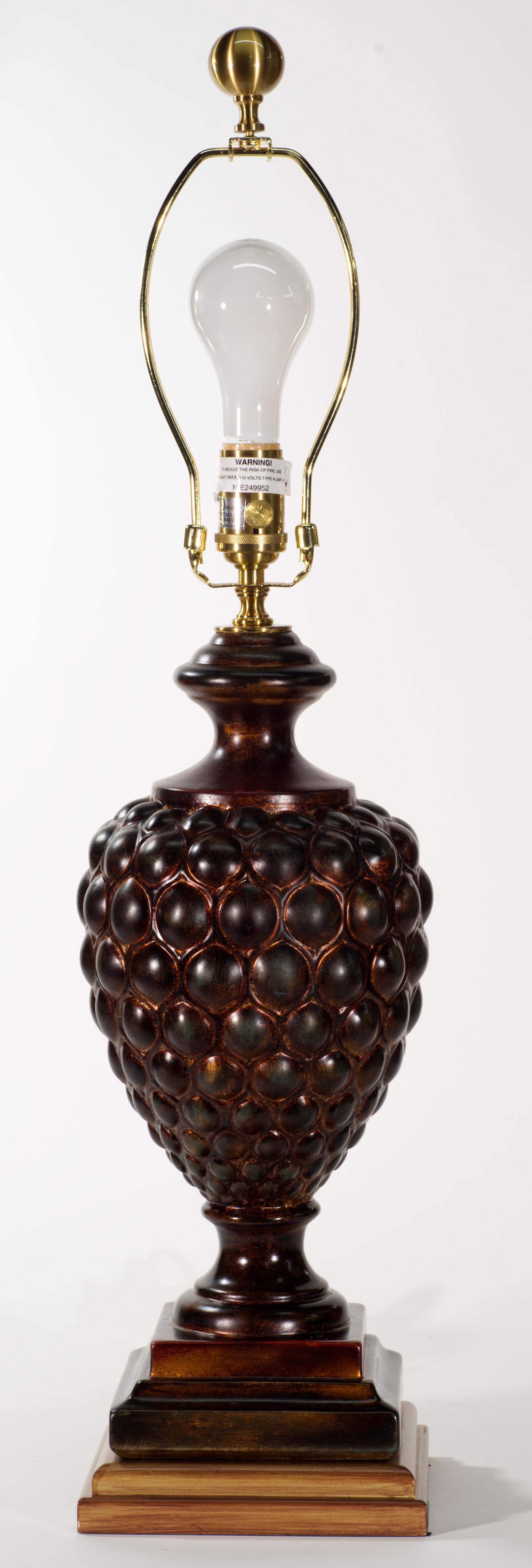 Hollywood Regency Wildwood Lamps, lampe de table en forme d'urne sculpturale en céramique d'époque en vente