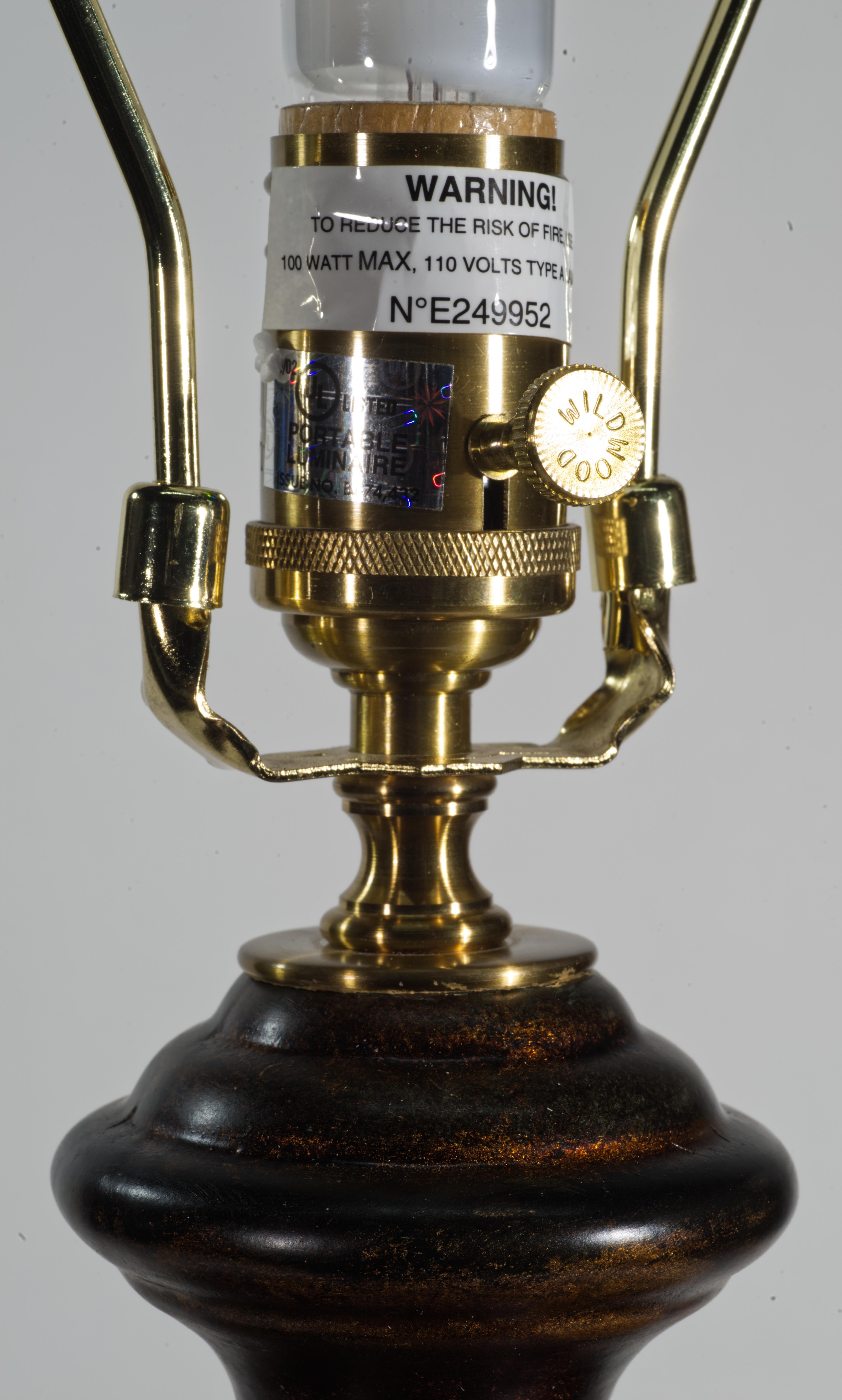 Laiton Wildwood Lamps, lampe de table en forme d'urne sculpturale en céramique d'époque en vente