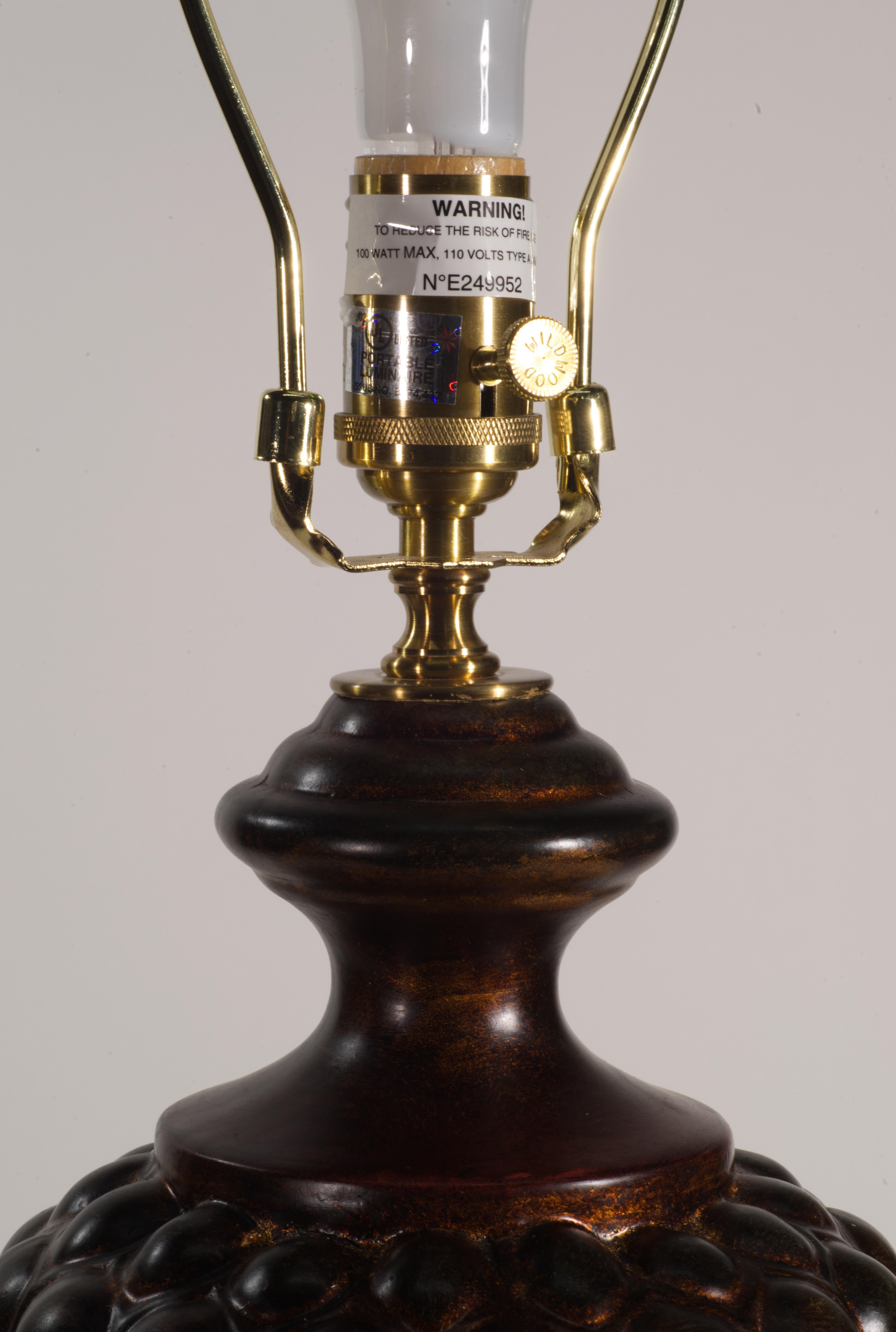 Wildwood Lamps, lampe de table en forme d'urne sculpturale en céramique d'époque en vente 1