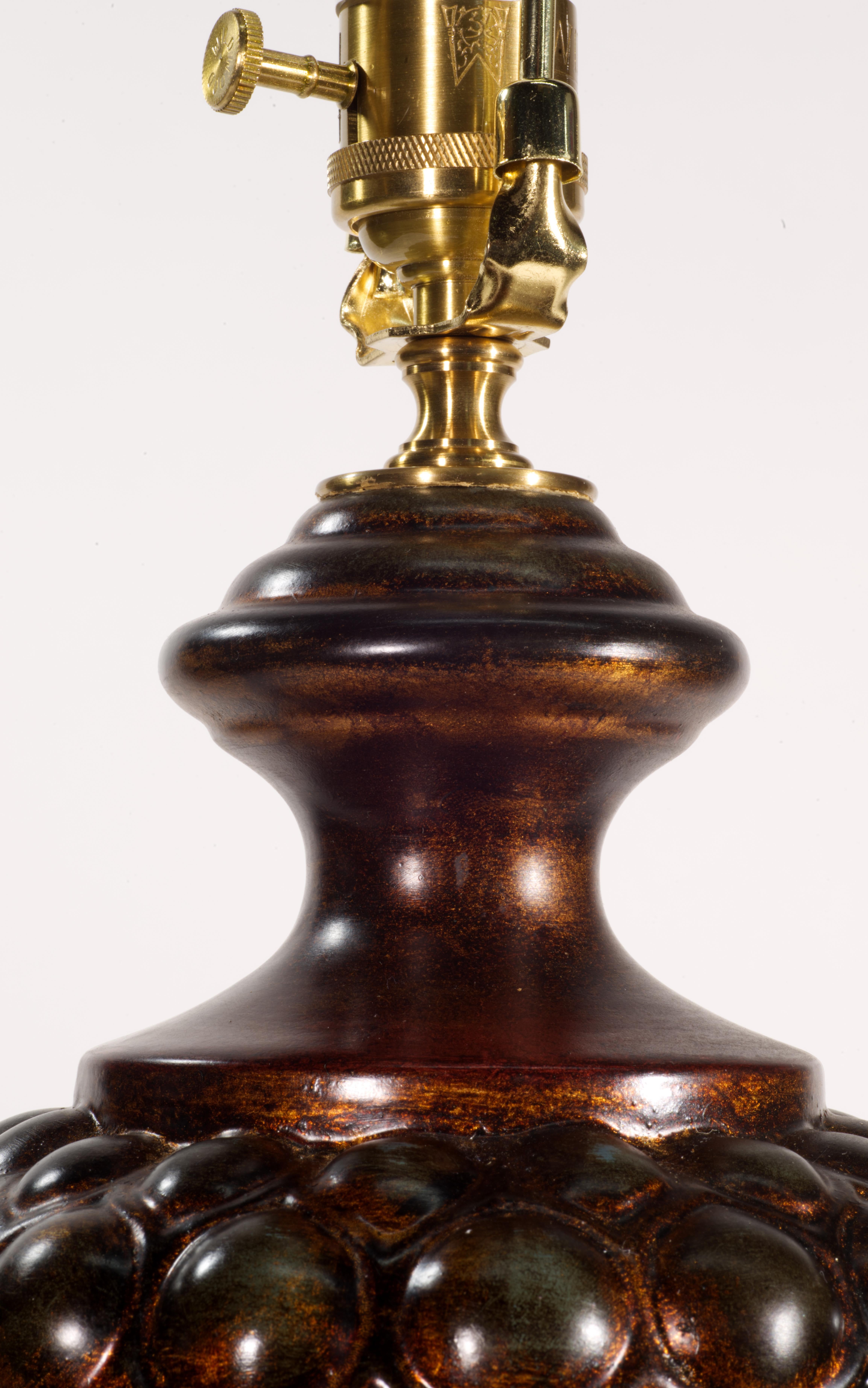 Wildwood Lamps, lampe de table en forme d'urne sculpturale en céramique d'époque en vente 3