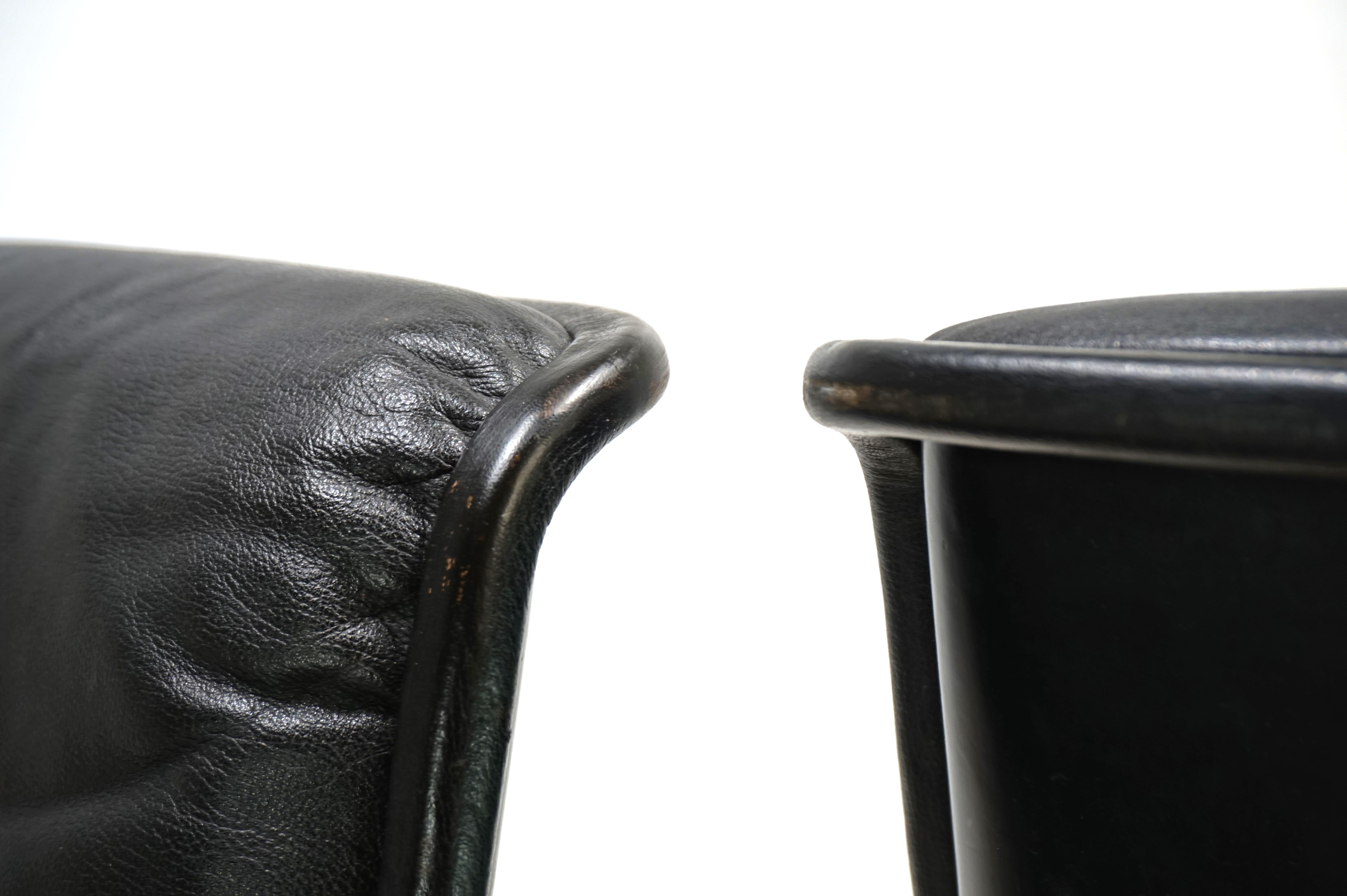 Wilkhahn Delta set of 2 leather conference / dining chairs by Delta, 1960 In Good Condition For Sale In Ludwigslust, DE