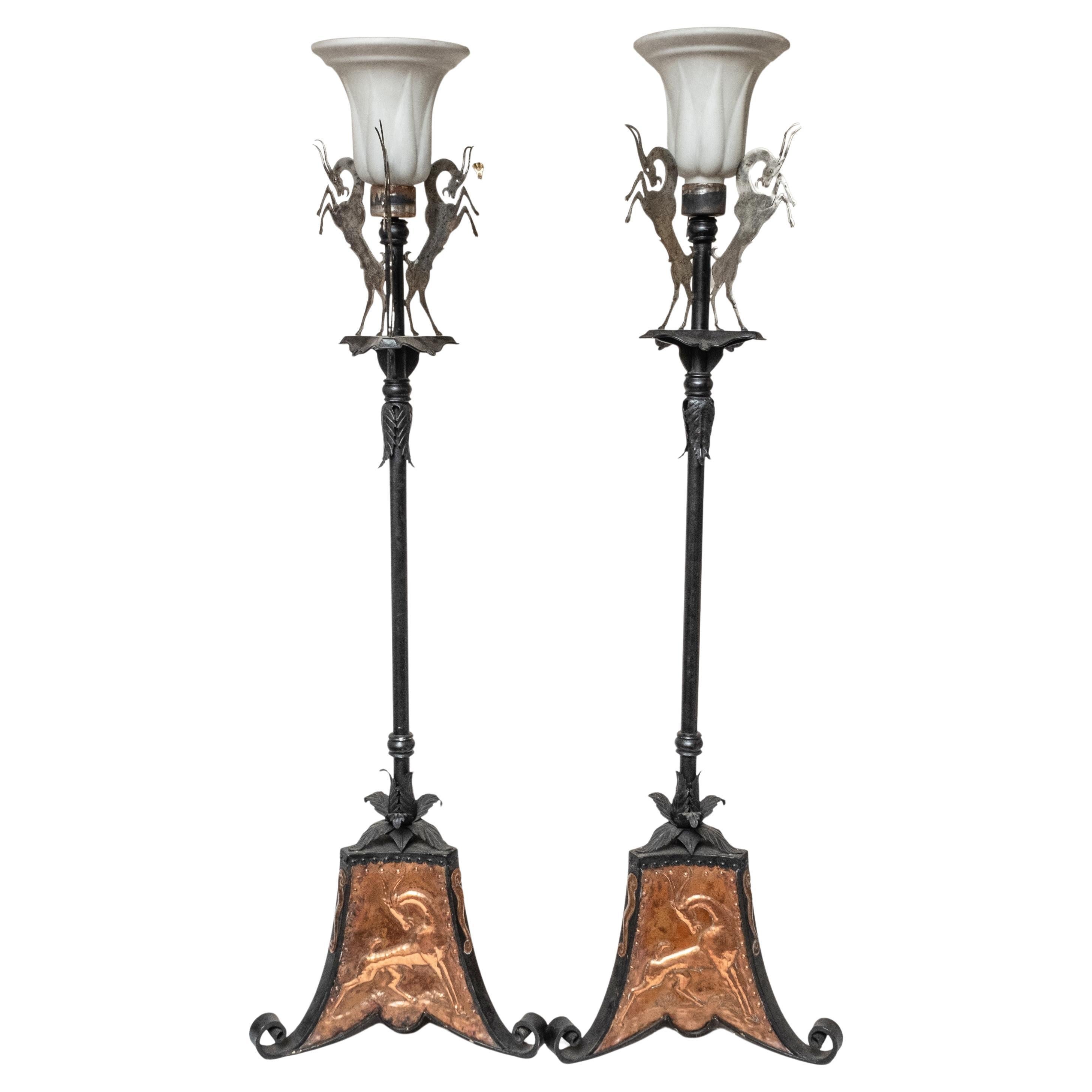 Wilhelm Hunt Diederich Rare paire de lampadaires torchères en fer forgé à la main