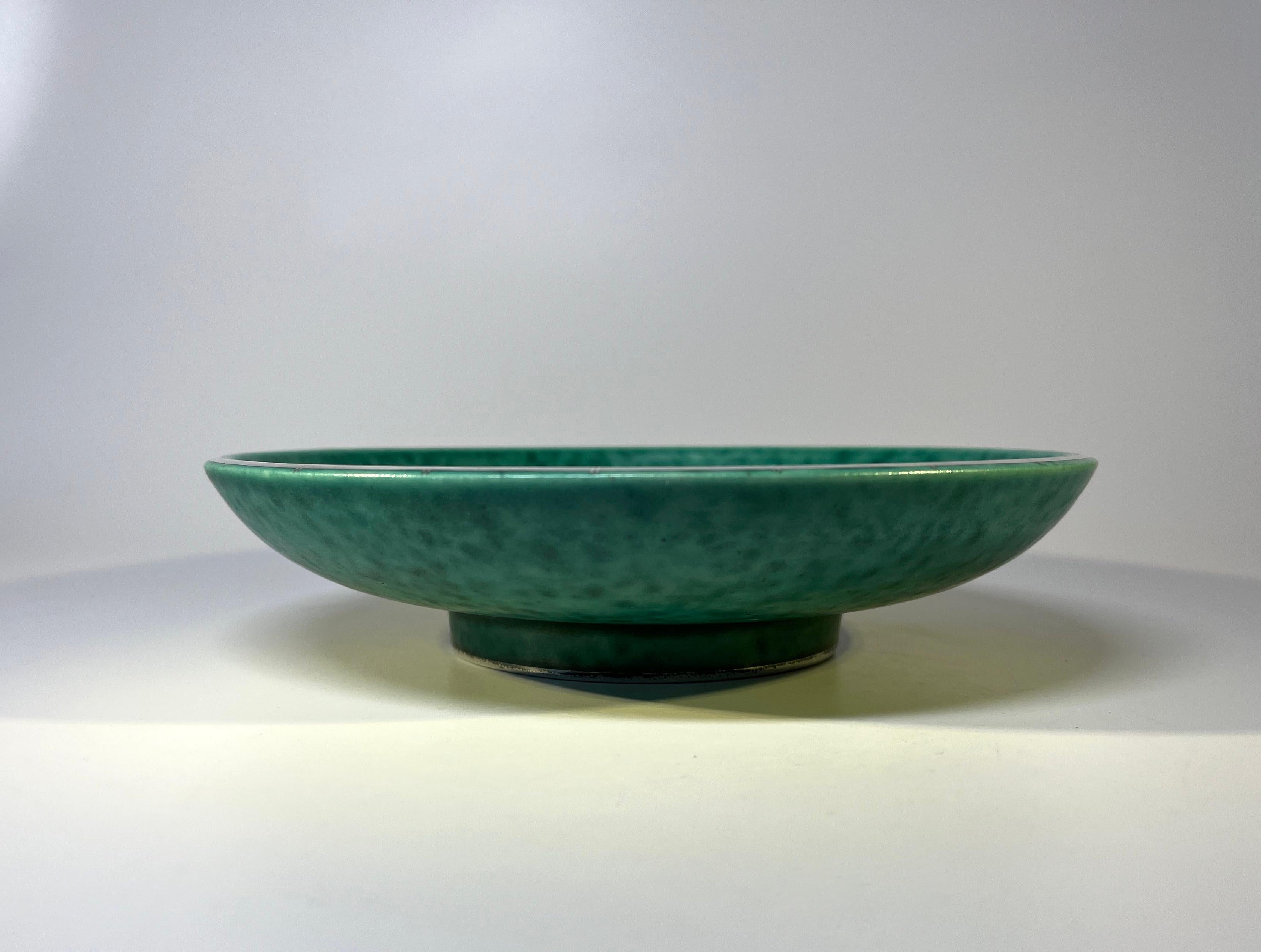 Plat  piscine en grs incis Wilhelm Kage, Argenta Gustavsberg, vers 1940 Bon état - En vente à Rothley, Leicestershire