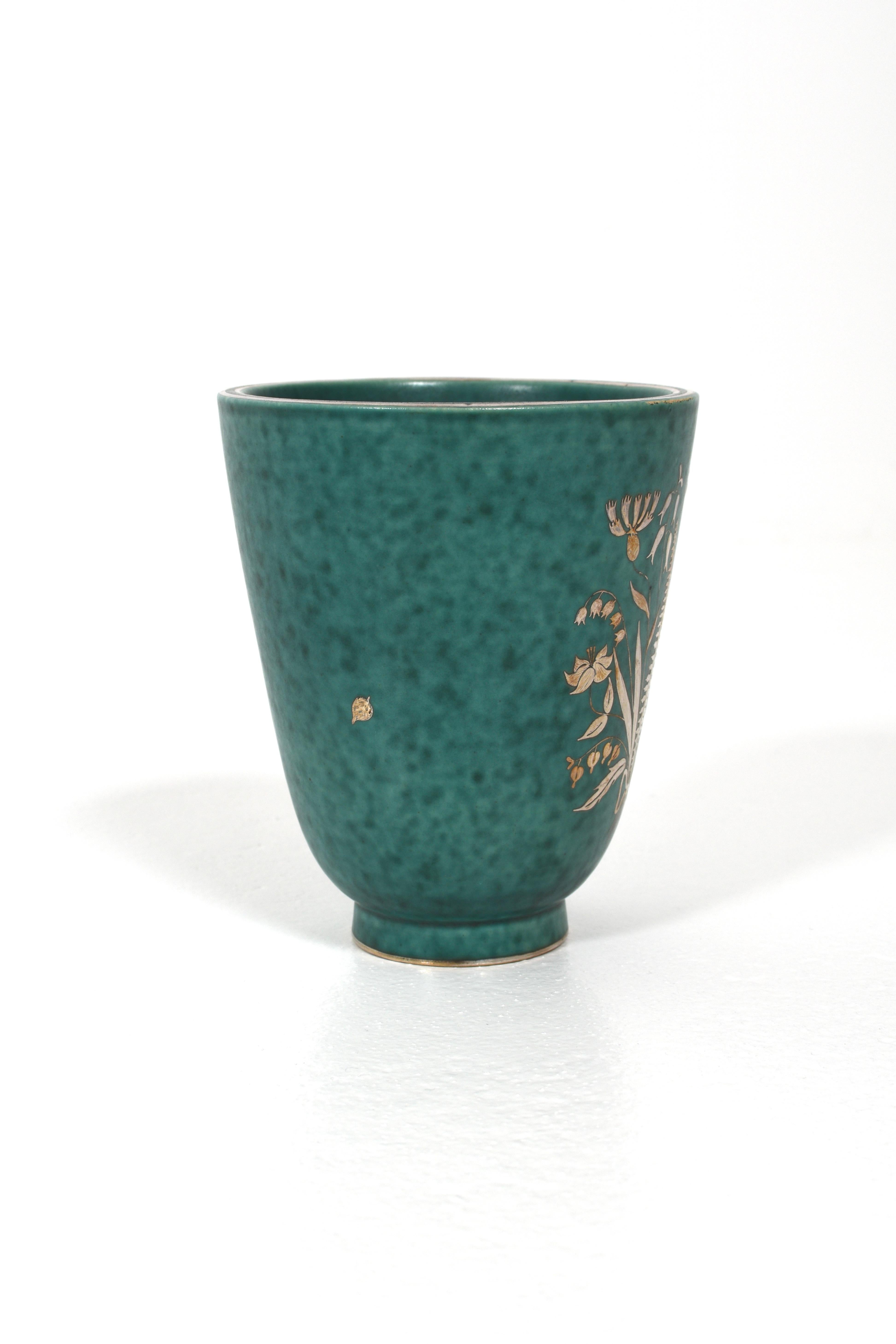 Vaso 'ARGENTA' di Wilhelm Kåge per Gustavsberg, anni '40 - Design floreale intarsiato in argento In condizioni buone in vendita a Göteborg, SE