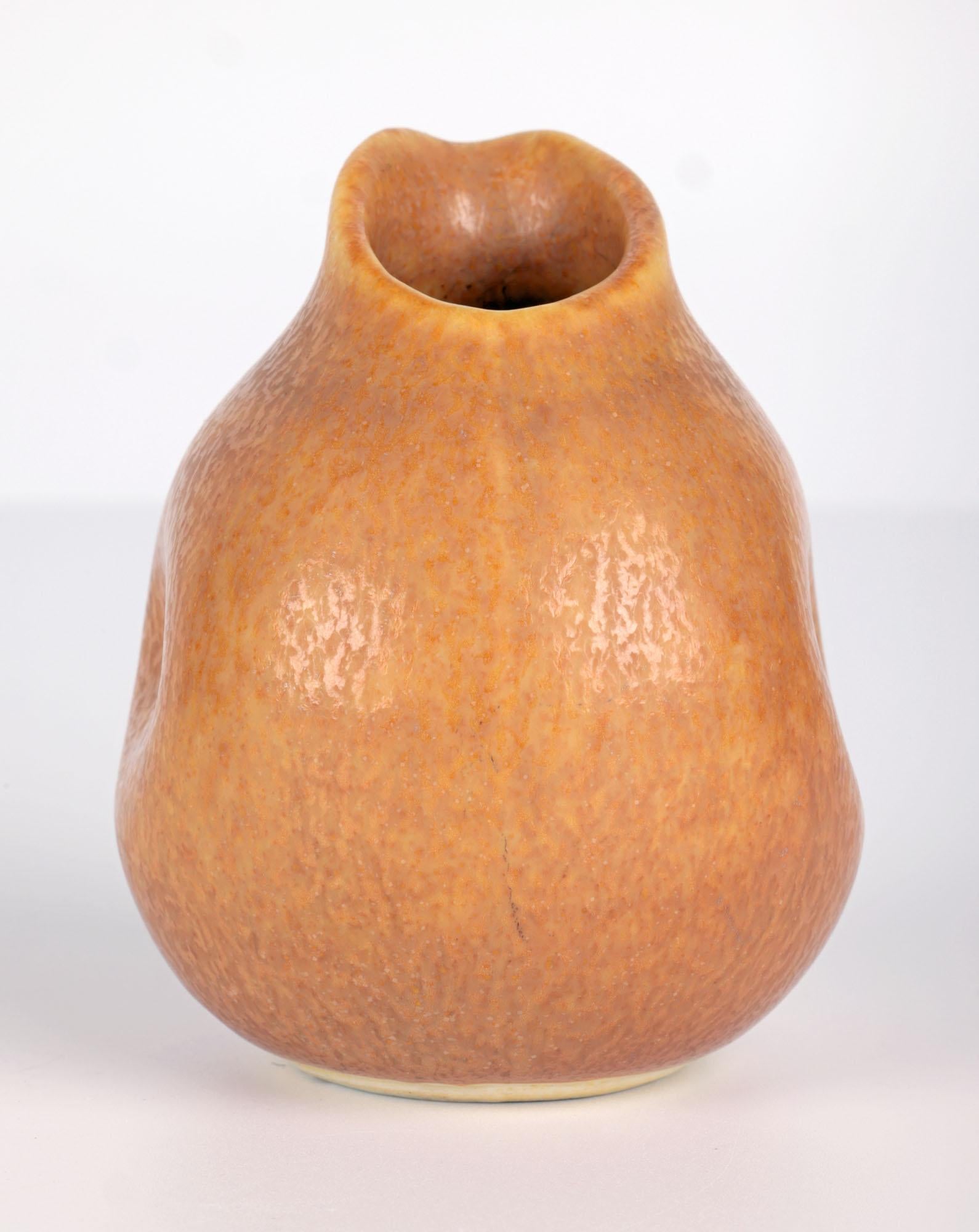 Wilhelm Kåge Art déco Gustavsberg Orange Haresfur Studio Pottery Jug en vente 7