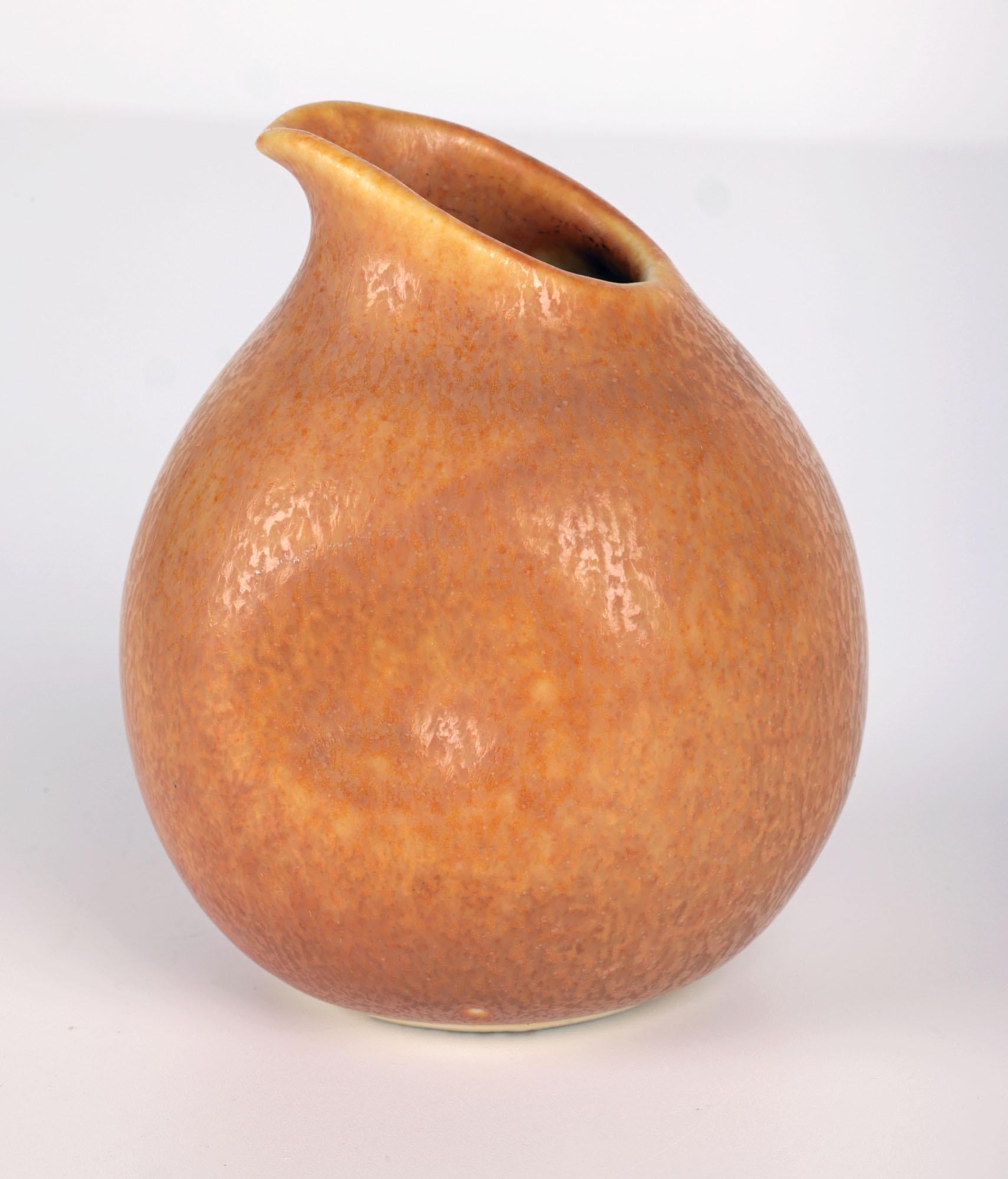 Wilhelm Kåge Art déco Gustavsberg Orange Haresfur Studio Pottery Jug en vente 11