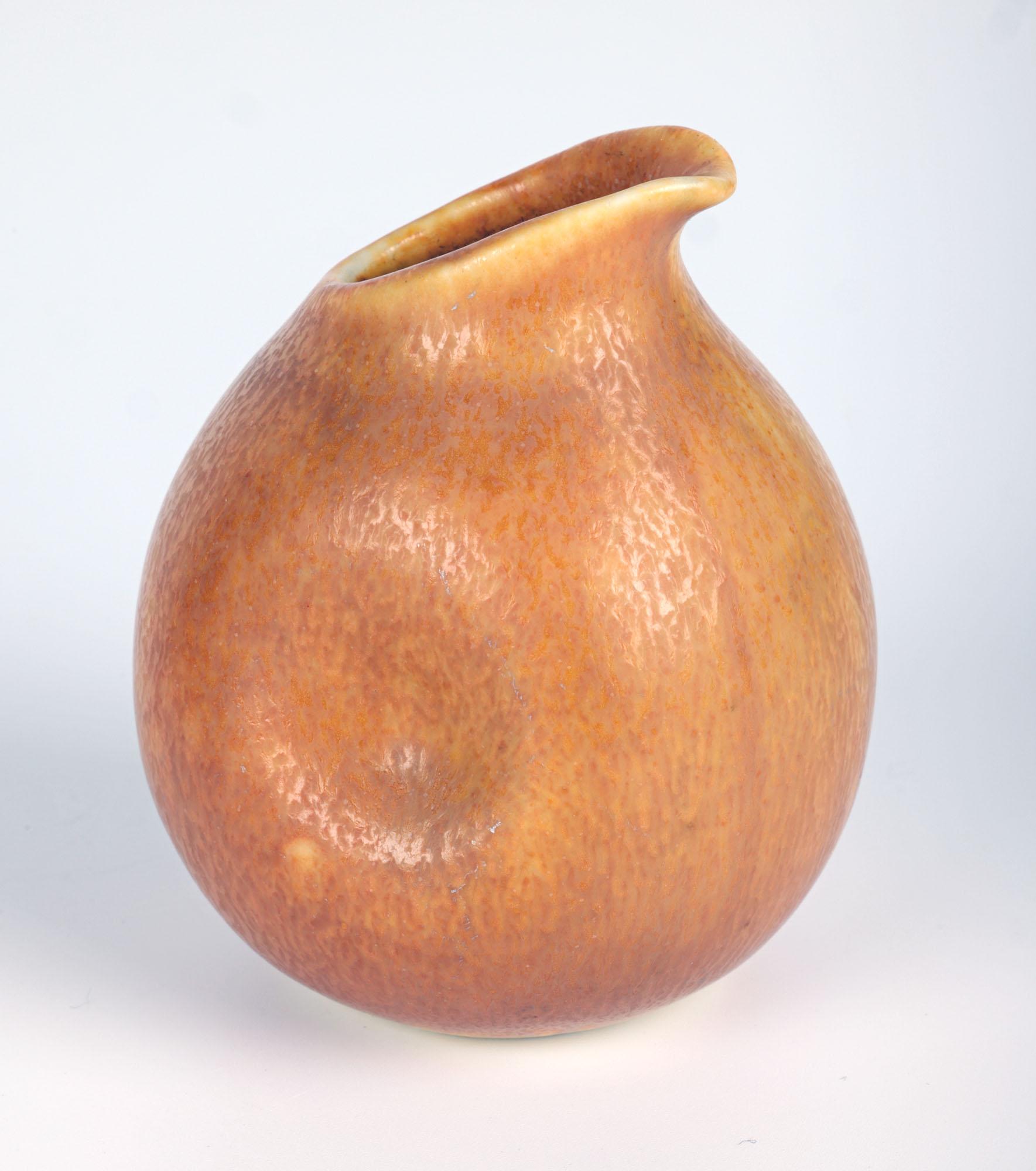 Wilhelm Kåge Art déco Gustavsberg Orange Haresfur Studio Pottery Jug Bon état - En vente à Bishop's Stortford, Hertfordshire