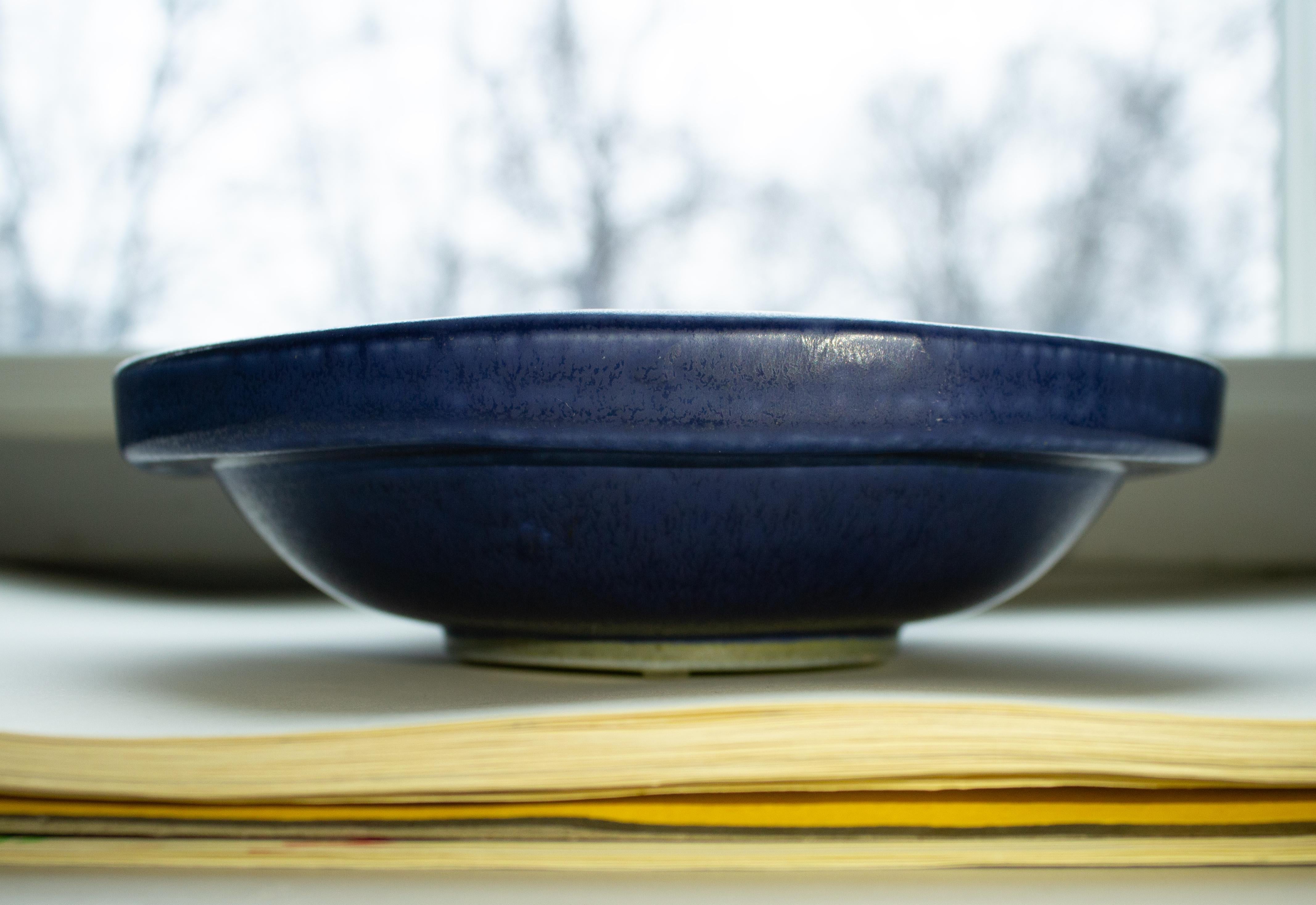 Wilhelm Kåge Blue Bowl in Stoneware from 1958, Gustavsberg, Sweden In Good Condition For Sale In Stockholm, SE