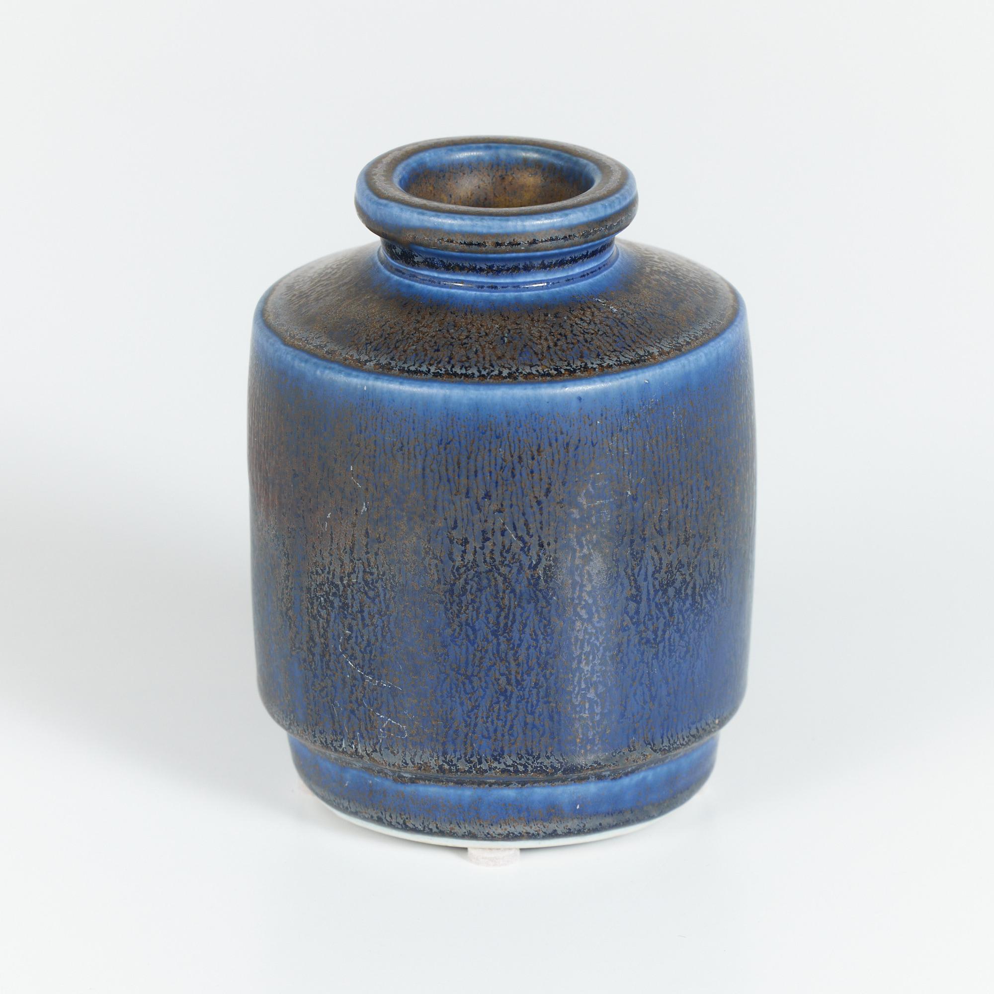 Wilhelm Kåge Blau glasierte Fischvase für Gustavsberg Studio (Keramik) im Angebot