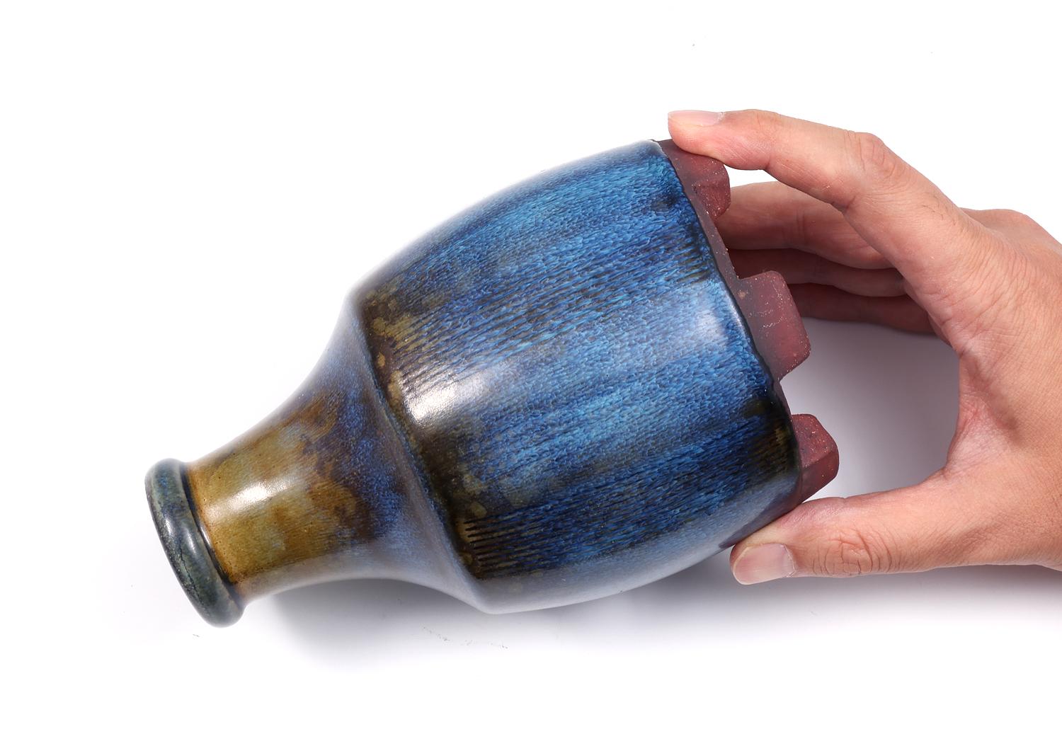 Vase bleu « Farsta » de Wilhelm Kage, manufacture Gustavsberg, Suède, 1957 en vente 5
