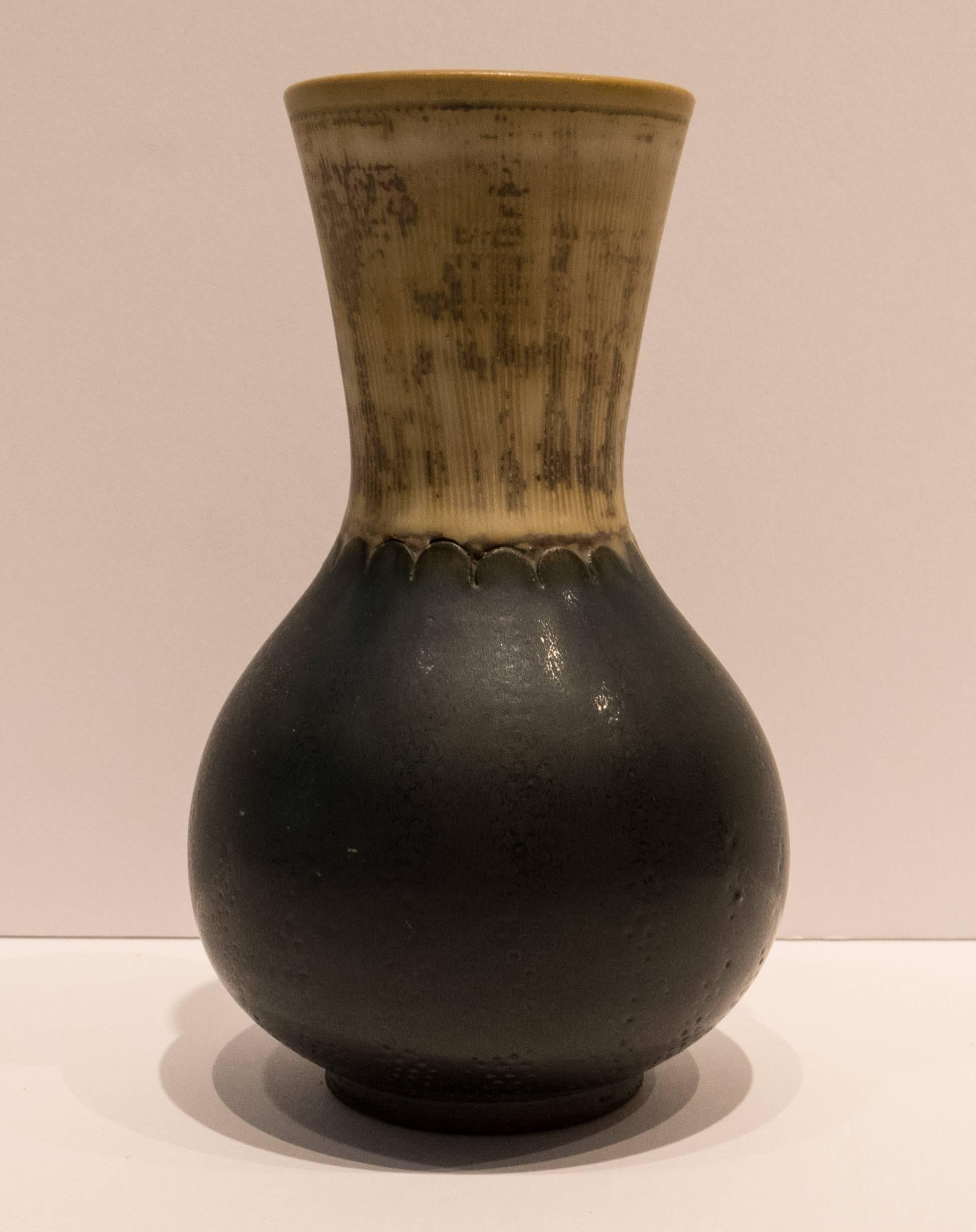 Beautifully formed and glazed stoneware vase with defined foot and tapering neck. From Wilhelm Kage's Farsta series, produced at Gustavsberg, circa 1952. Kage (1889-1960), who trained as an artist and poster designer, was the artistic director at
