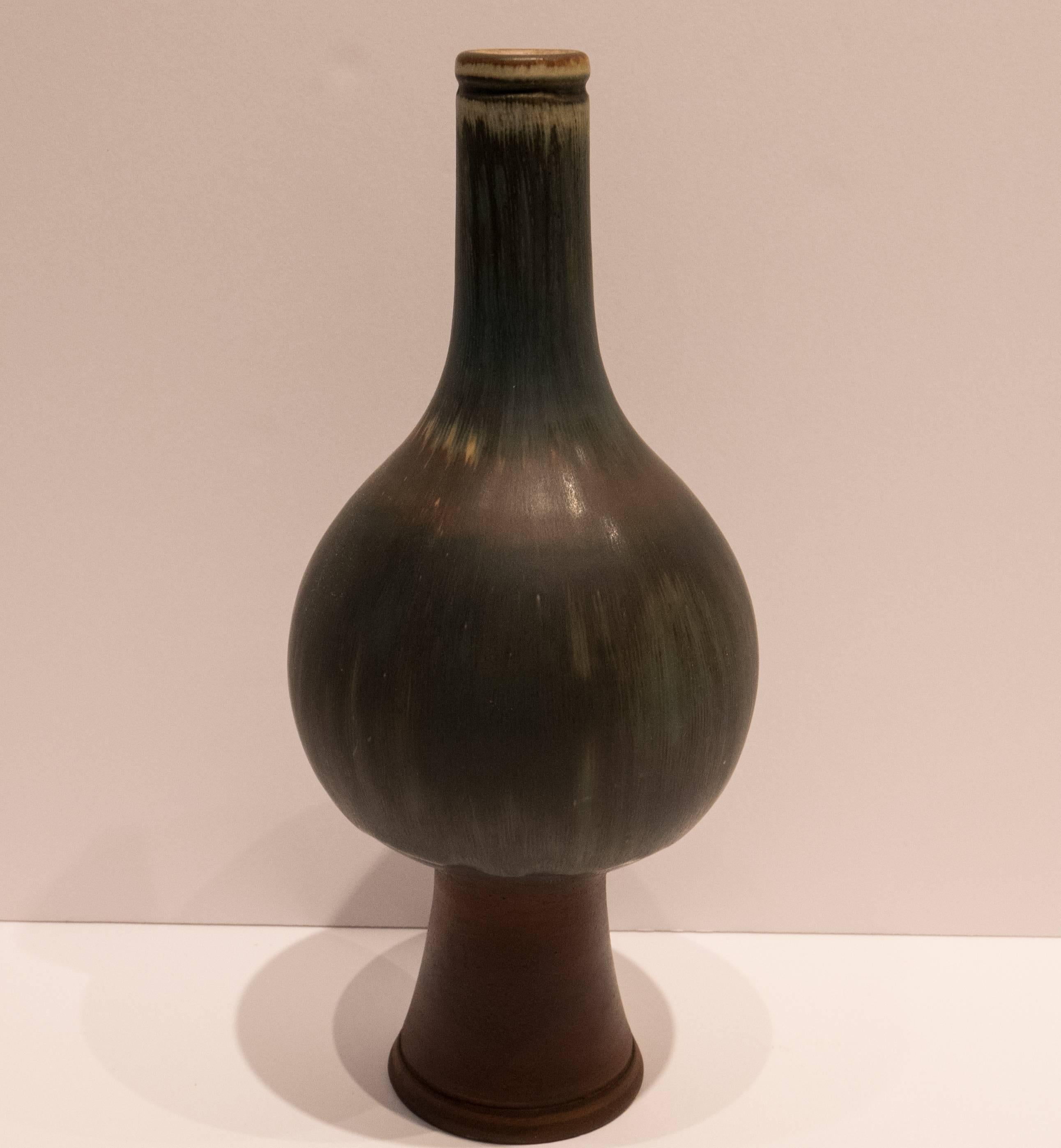 Exceptional vase with bulbous centre and long neck, with a subtle modulated multi-chromatic drip glaze and unglazed tapering foot. From Wilhelm Kage's Farsta series, essentially his studio work at Gustavsberg, produced, circa 1950. Full incised