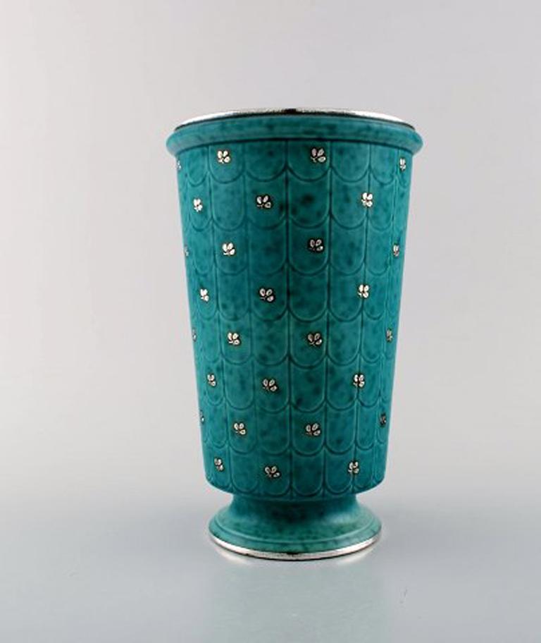 Wilhelm Kåge for Gustavsberg. Argenta vase in ceramic decorated with leaves in silver inlaid. Sweden, 1940s.
Measures: 20 x 13 cm.
Stamped: Gustavsberg, Kåge.
In perfect condition.
