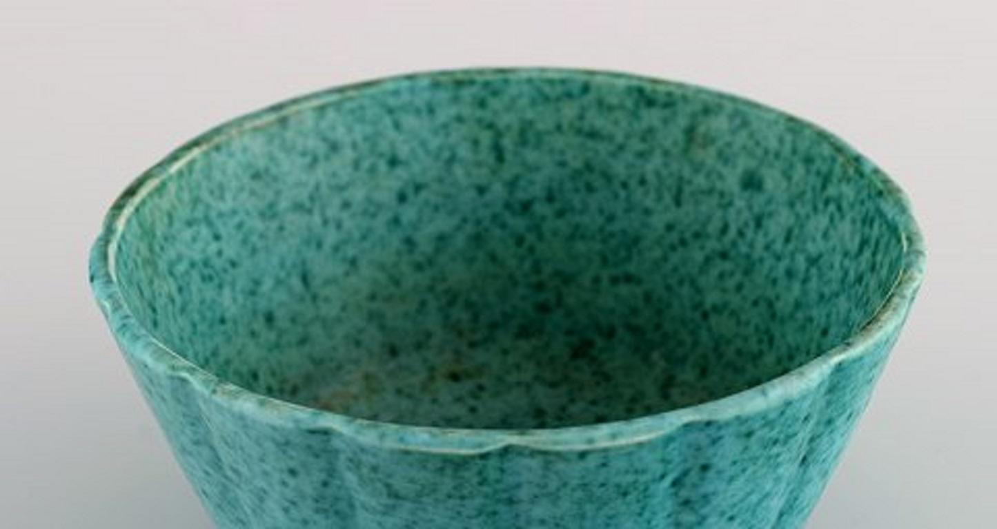 Wilhelm Kåge for Gustavsberg. Bowl in glazed ceramics. Beautiful glaze in shades of green, 1950s-1960s.
Measures: 15.5 x 7.8 cm.
In excellent condition.
Unstamped.