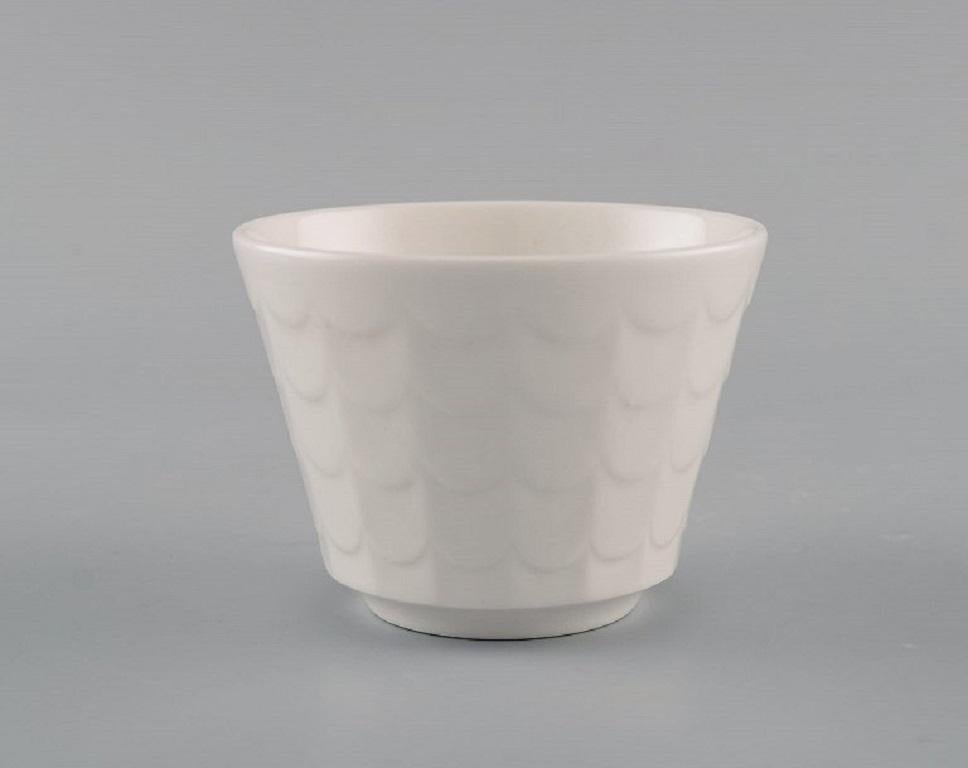 Wilhelm Kåge for Gustavsberg. 
Eight cups in white glazed porcelain. Swedish design, 1960s.
Measures: 8 x 6 cm.
In excellennt condition.
Stamped.