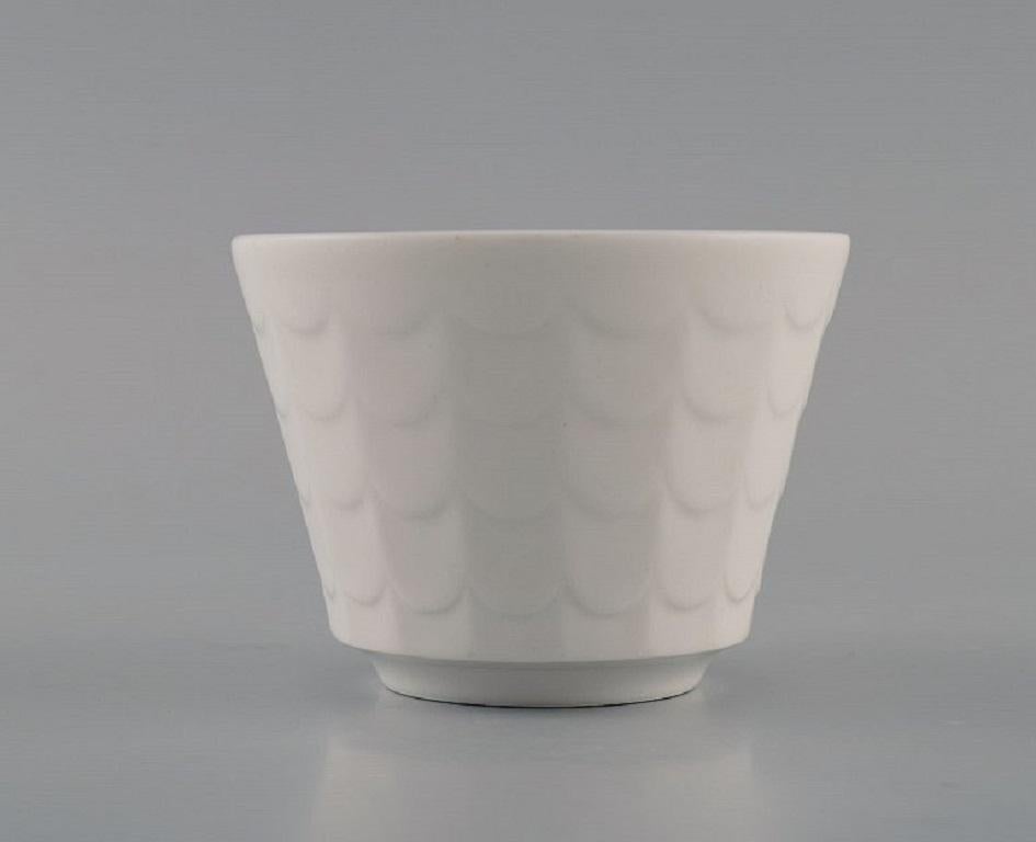 Scandinave moderne Wilhelm Kåge pour Gustavsberg, huit tasses en porcelaine émaillée blanche en vente