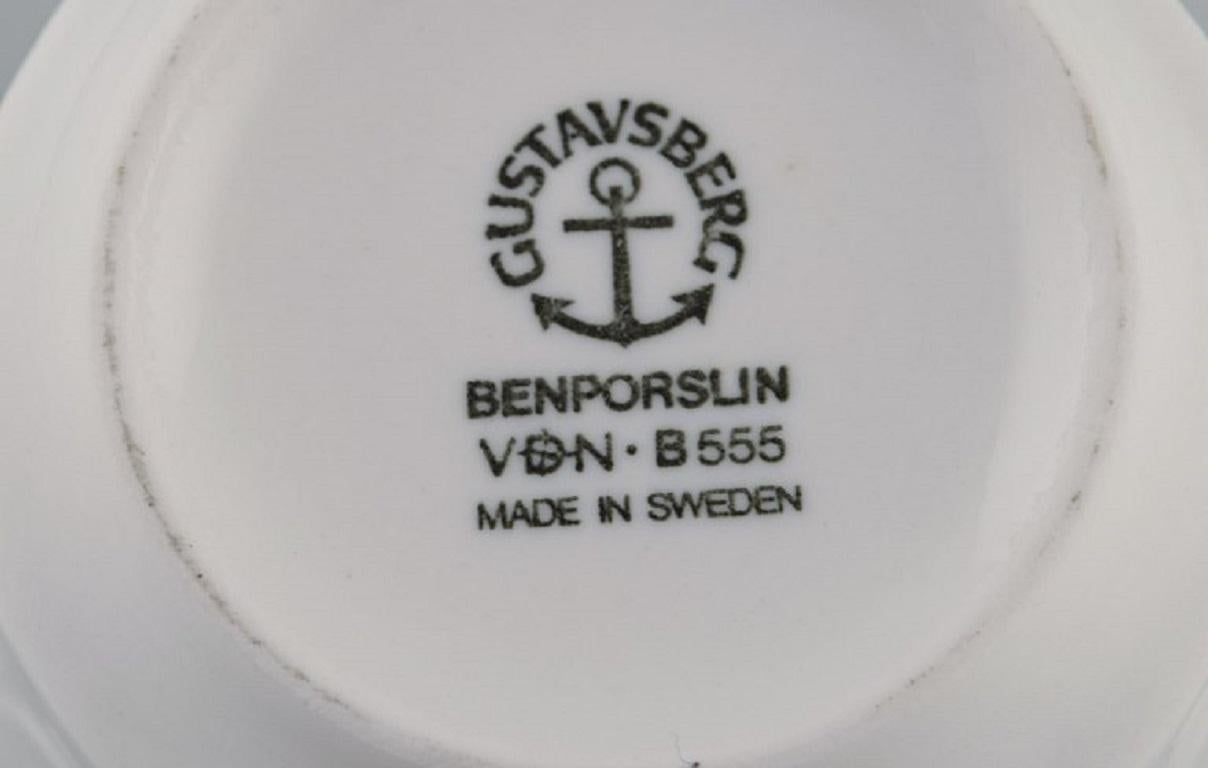 Wilhelm Kåge pour Gustavsberg, huit tasses en porcelaine émaillée blanche Excellent état - En vente à Copenhagen, DK