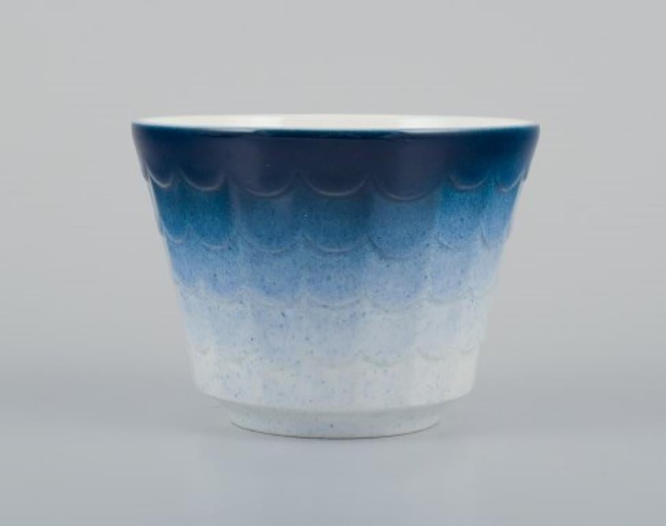 Scandinavo moderno Wilhelm Kåge per Gustavsberg. Cinque vasi per piante in porcellana. Design svedese. in vendita