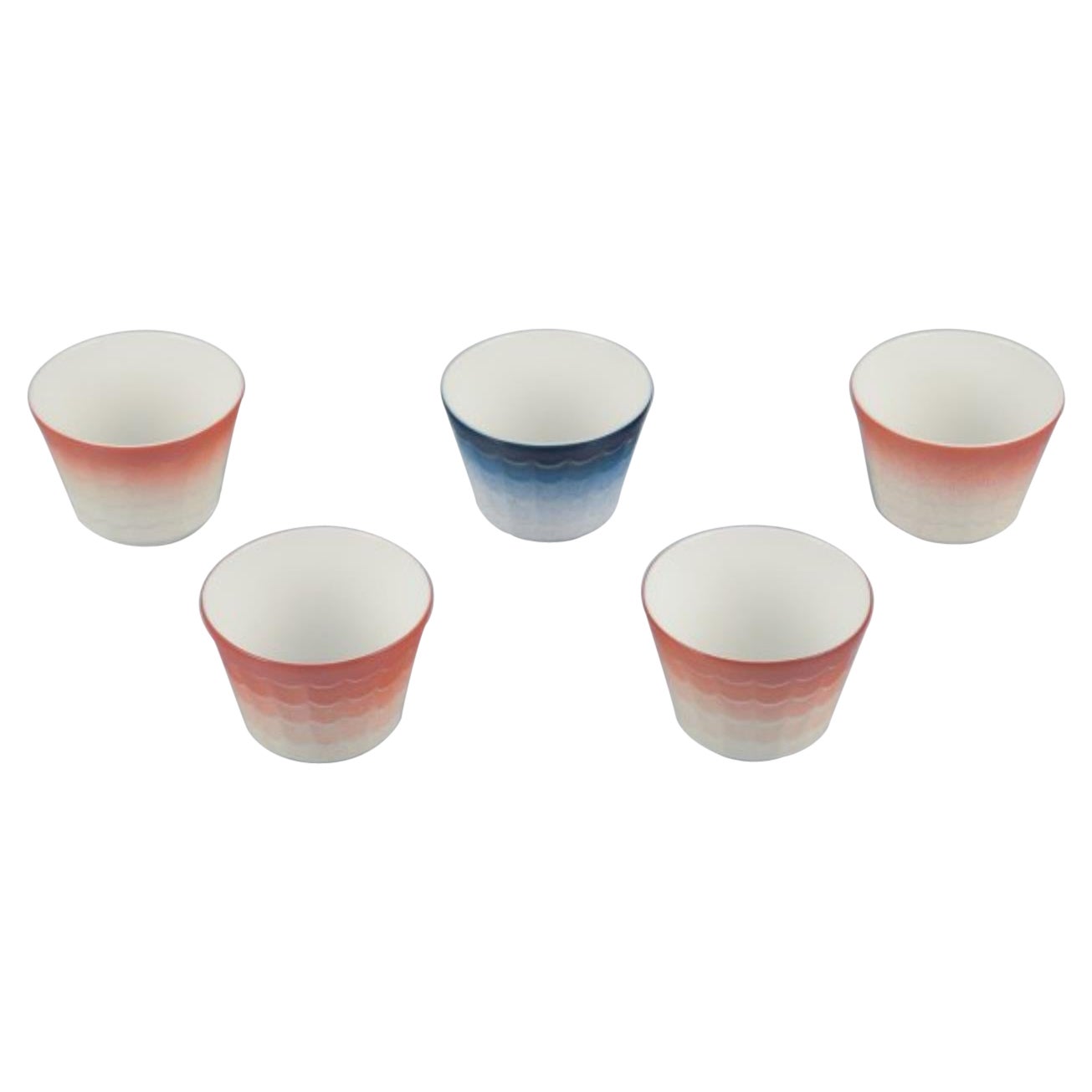 Wilhelm Kåge para Gustavsberg. Cinco macetas de porcelana. Diseño sueco. en venta