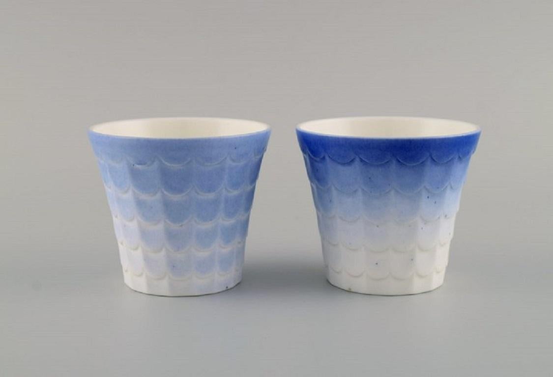 Wilhelm Kåge para Gustavsberg. Cuatro macetas art decó de porcelana esmaltada. 
Diseño sueco, década de 1960.
Medidas: 8,5 x 7,5 cm.
En excelente estado.
Sellado.