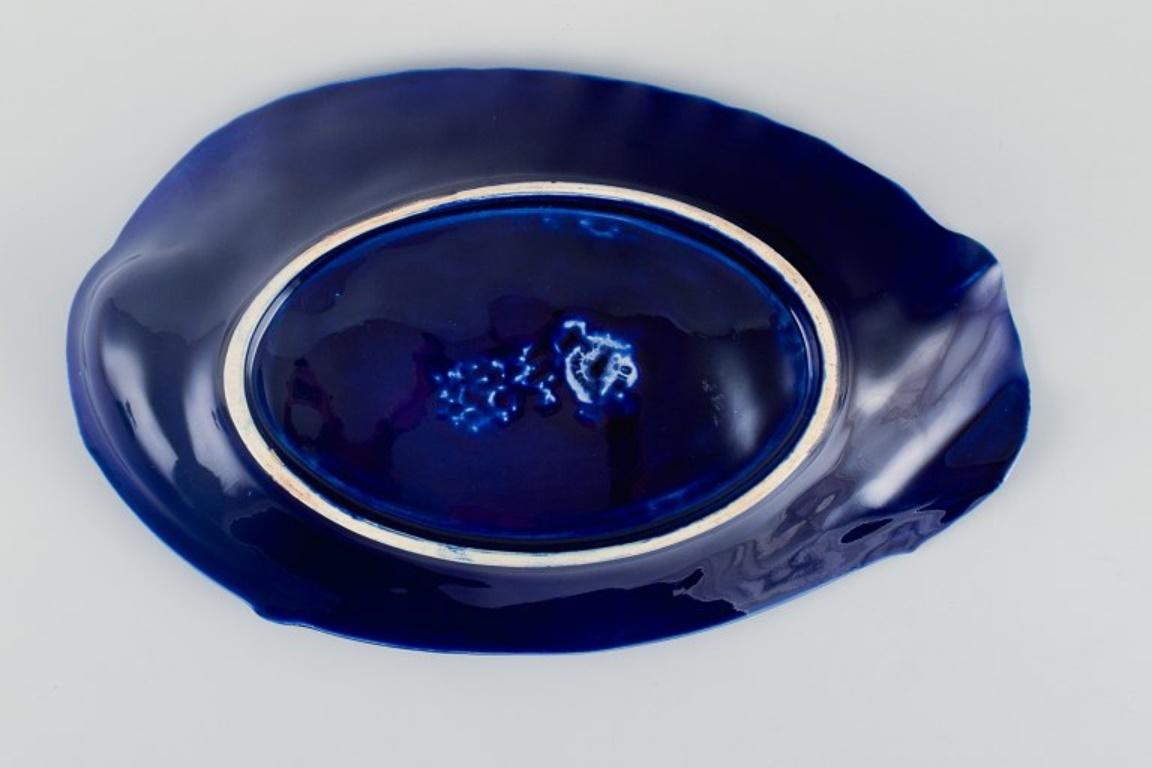 Wilhelm Kåge for Gustavsberg. Large snail-shaped ceramic bowl. In Excellent Condition For Sale In Copenhagen, DK