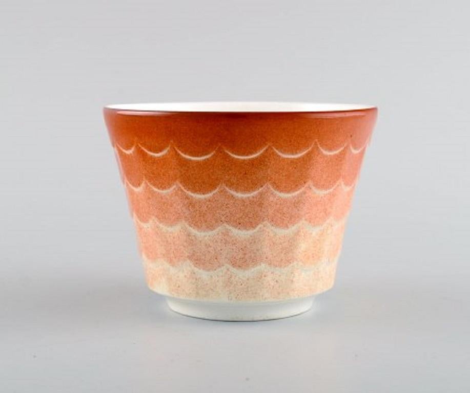 Wilhelm Kåge pour Gustavsberg. Six cache-pots en porcelaine. Design suédois, années 1960.
Mesures : 10.5 x 8 cm.
En parfait état.
Estampillé.