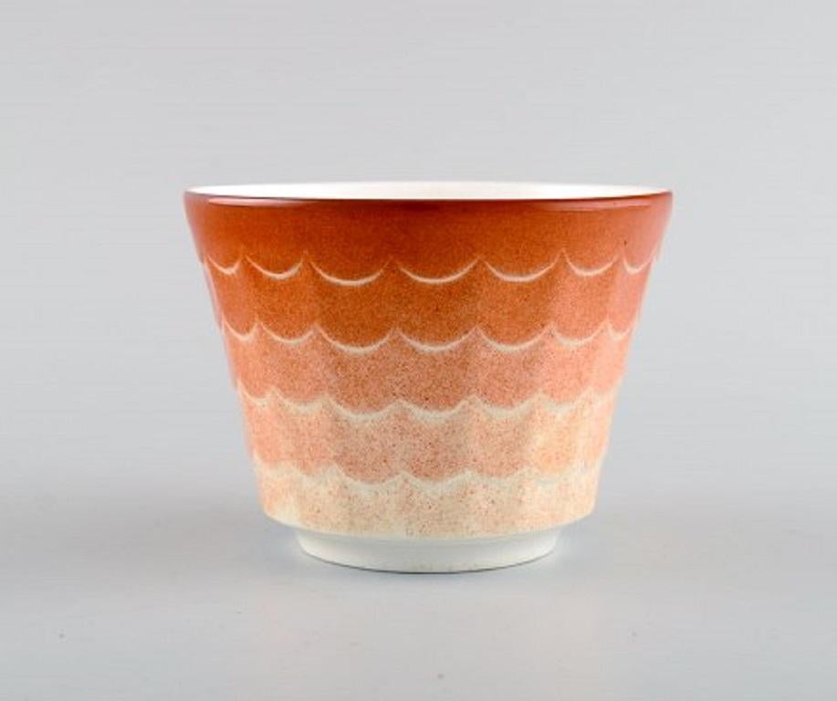 Wilhelm Kåge for Gustavsberg. Six flower pot covers in porcelain. Swedish design, 1960s.
Measures: 10.5 x 8 cm.
In excellent condition.
Stamped.