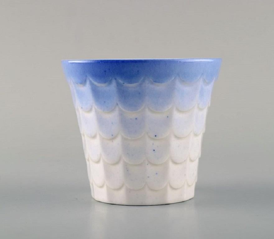 Wilhelm Kåge for Gustavsberg. Six flower pot covers in porcelain. Swedish design, 1960s.
Measures: 10.5 x 8 cm.
In excellent condition.
Stamped.