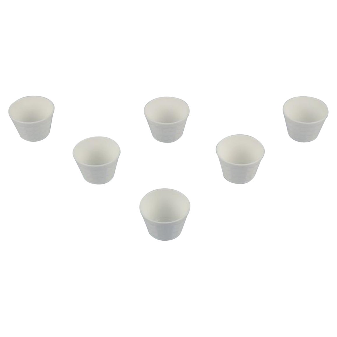 Wilhelm Kåge pour Gustavsberg. Six pots à plantes en porcelaine blanche. Design/One.