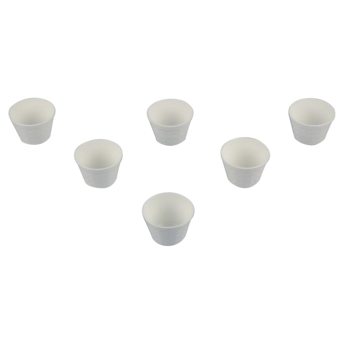 Wilhelm Kåge pour Gustavsberg. Six pots à plantes en porcelaine blanche. Design/One.