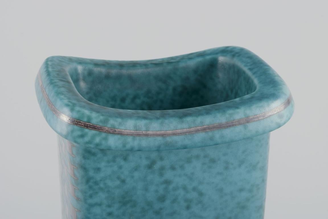 Svedese Wilhelm Kåge per Gustavsberg. Vaso quadrato alto in ceramica Art Deco su piedini. in vendita