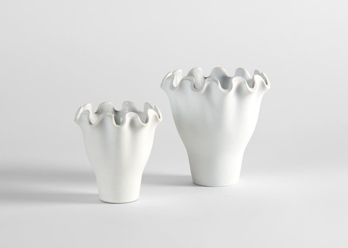 Art Déco Wilhelm Kåge per Gustavsberg, Serie Våga, Piccolo vaso bianco, Svezia, 1940 ca. in vendita