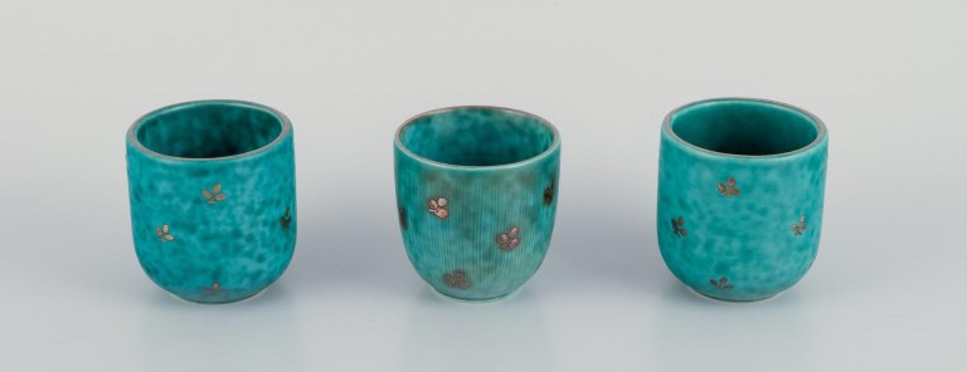 Wilhelm Kåge pour Gustavsberg, trois petits vases en céramique 