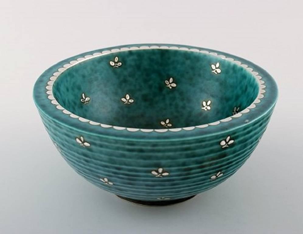 Wilhelm Kåge, Gustavsberg, Argenta Art Deco bowl.
Measures 15.5 cm. x 7.5 cm.
Stamped Gustavsberg, Argenta.
In perfect condition.