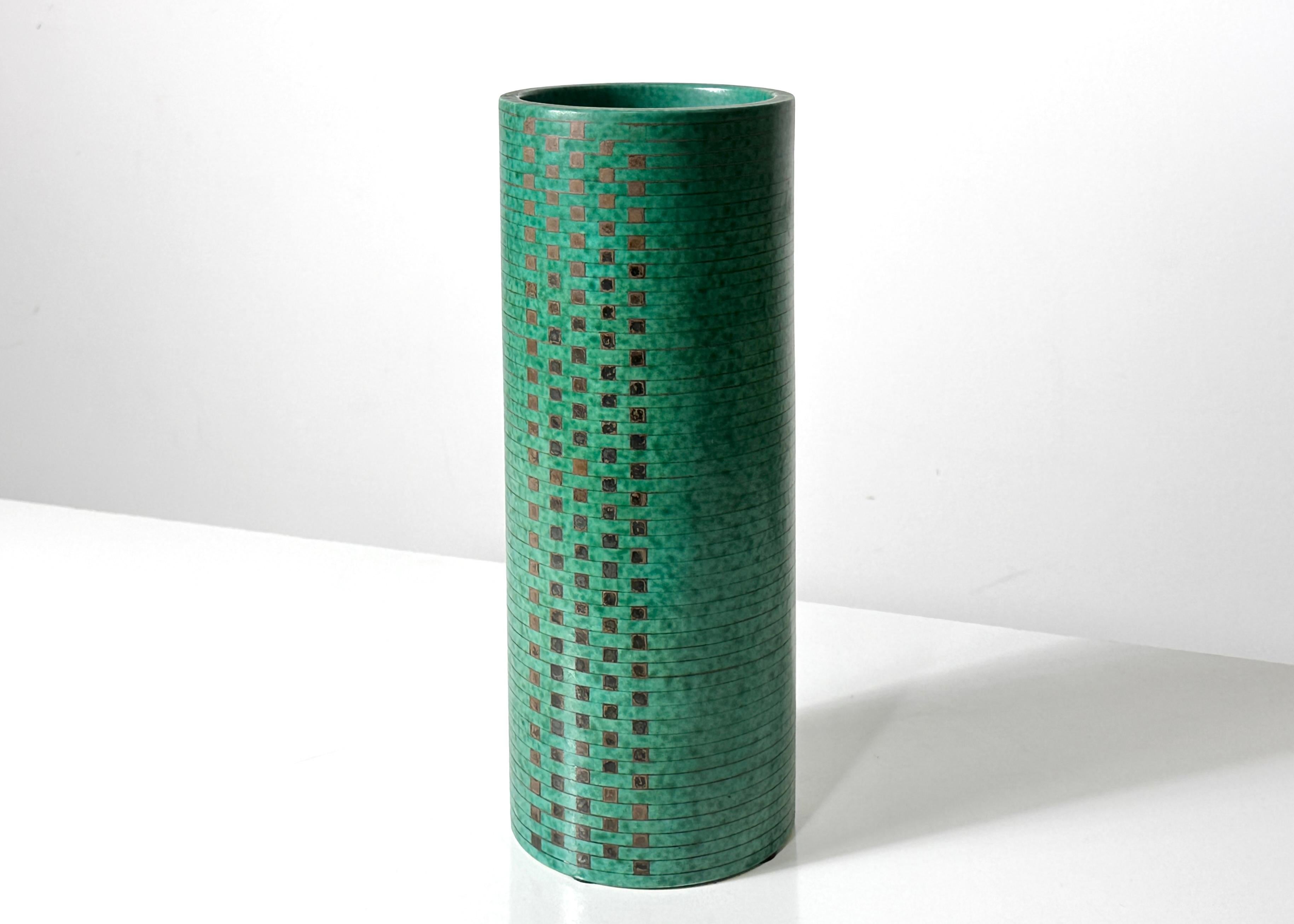 Wilhelm Kage Gustavsberg Argenta Geometric Midcentury Abstract Ceramic Vase  In Good Condition For Sale In Ann Arbor, MI