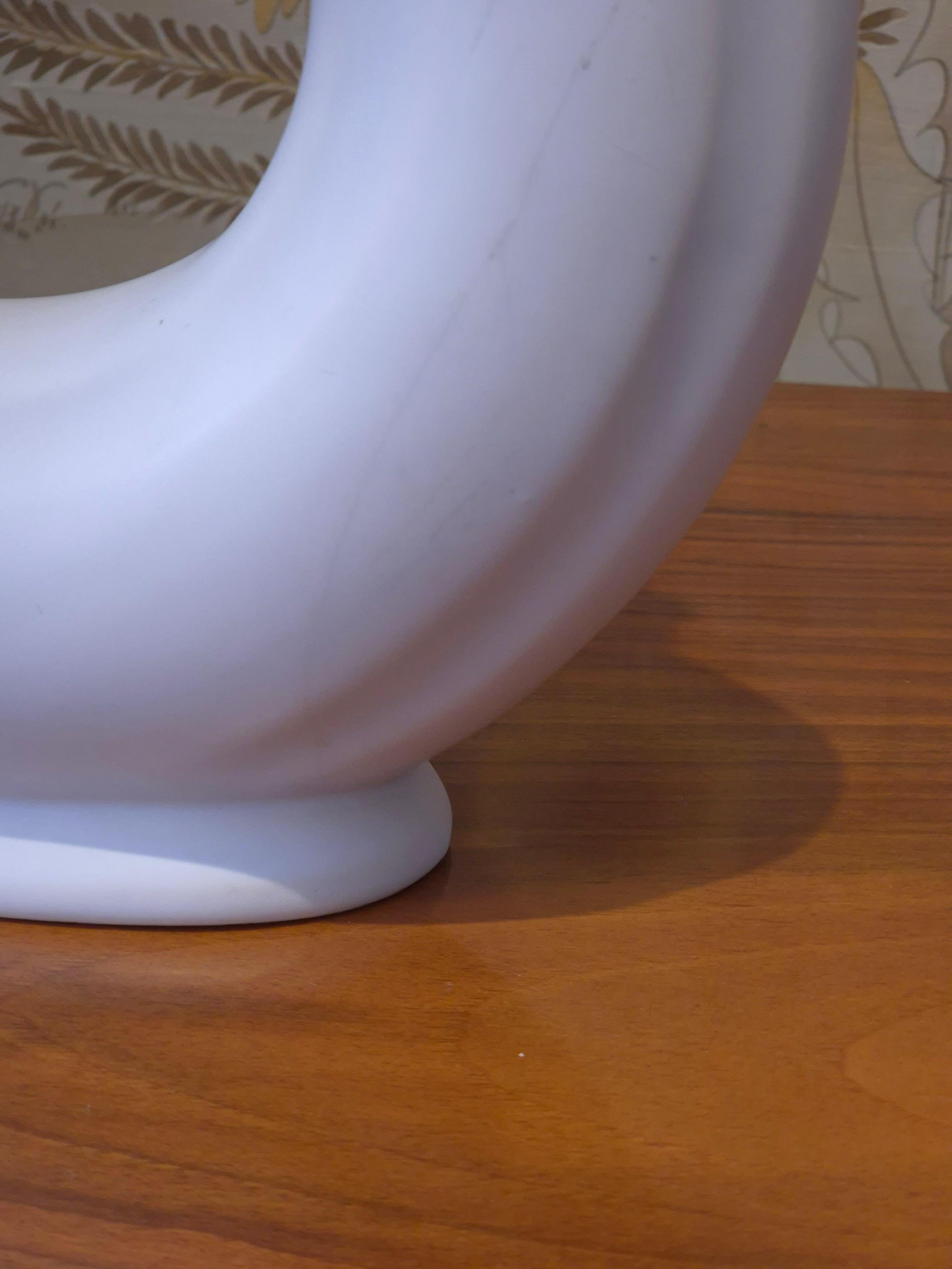 Milieu du XXe siècle Wilhelm Kåge, vase sculptural 